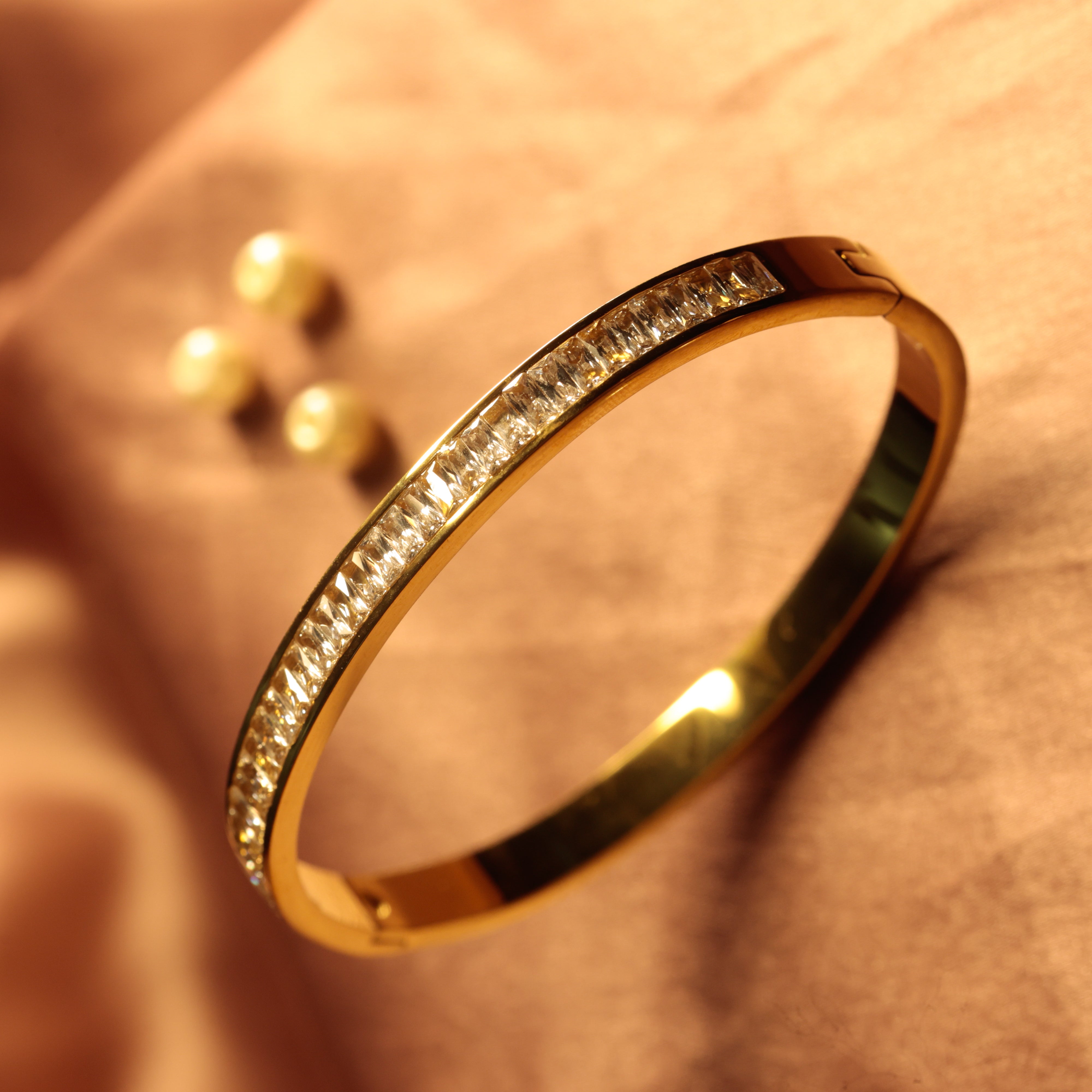 Lumière Shiny Gold Bangle