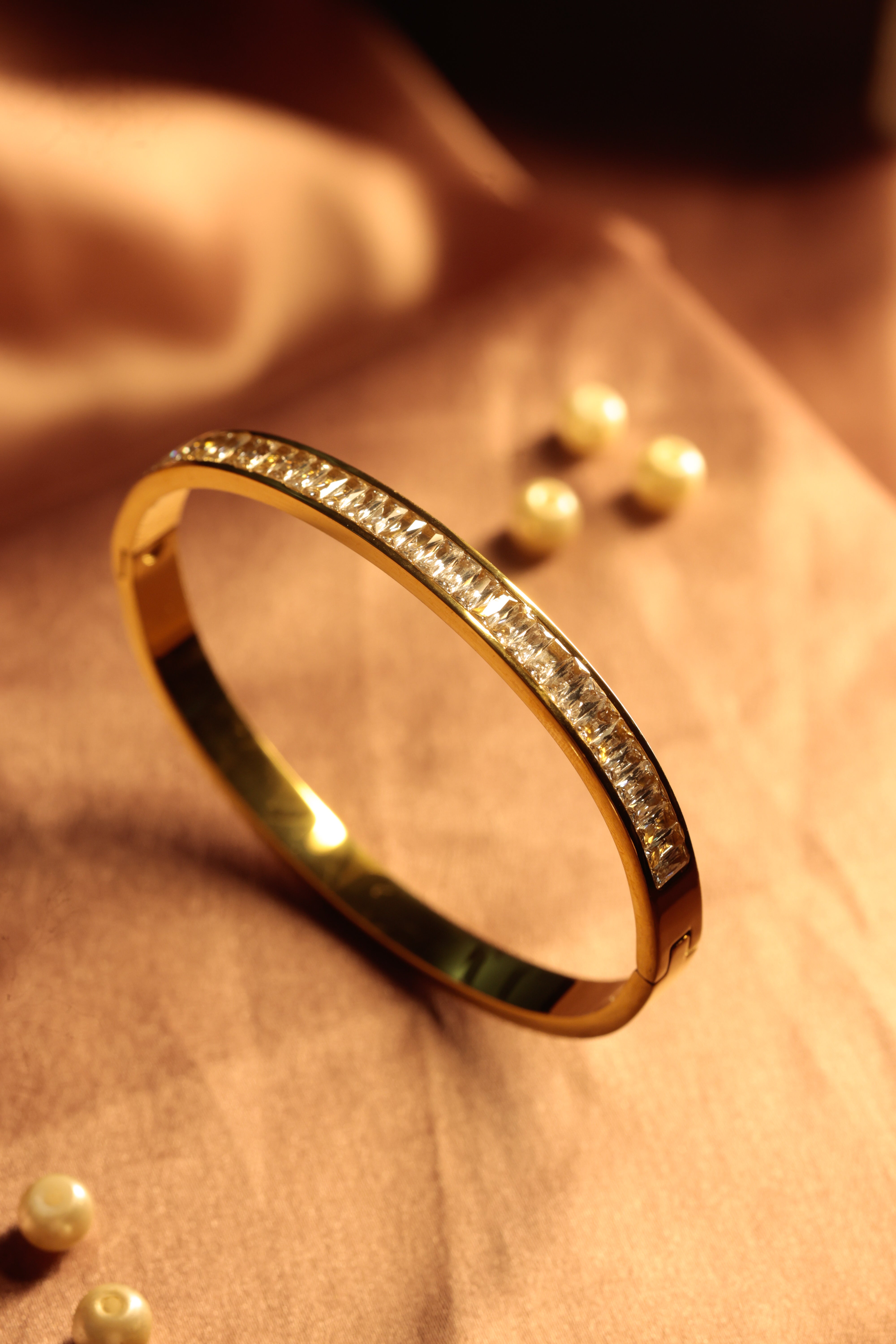 Lumière Shiny Gold Bangle