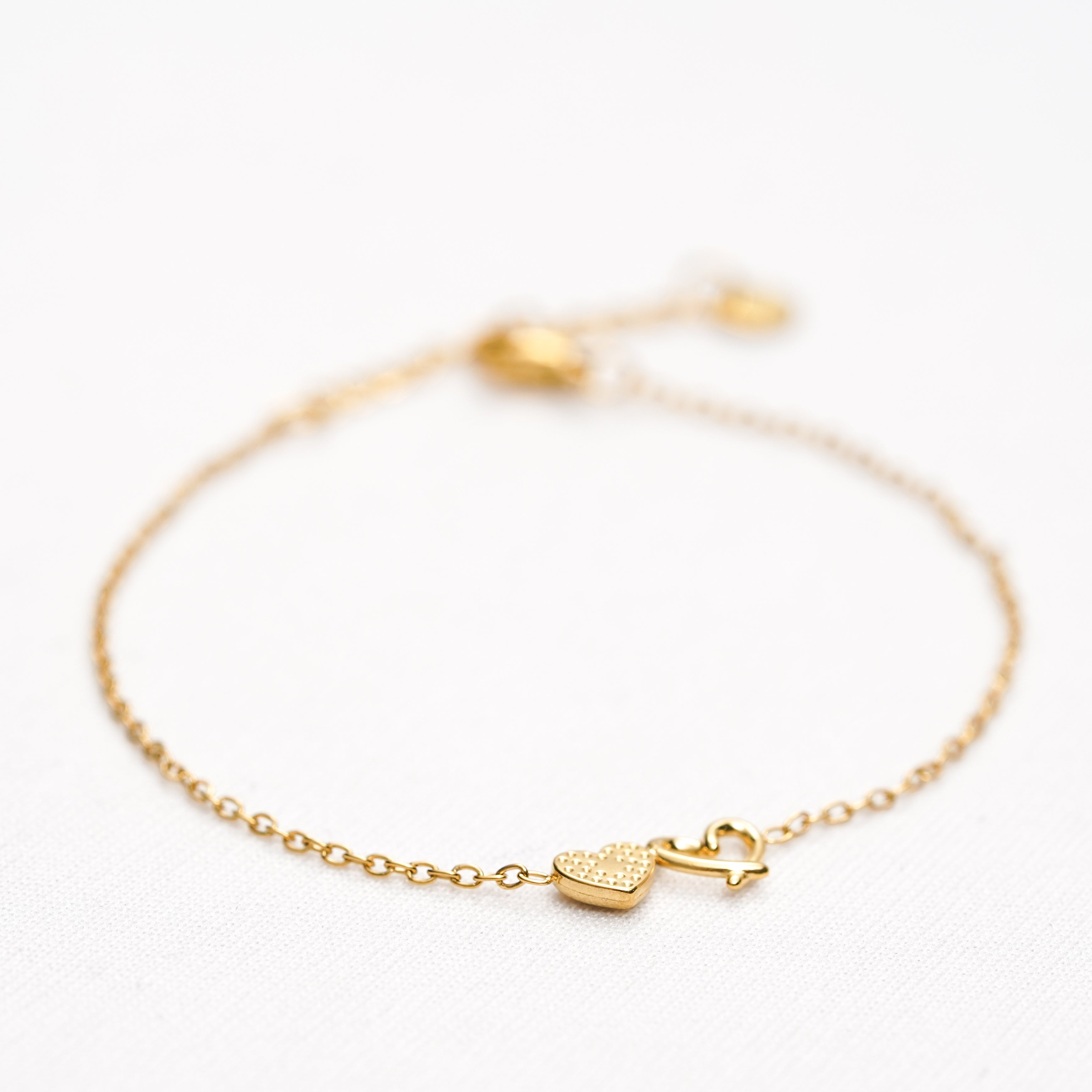 Heart Charm Minimal Bracelet