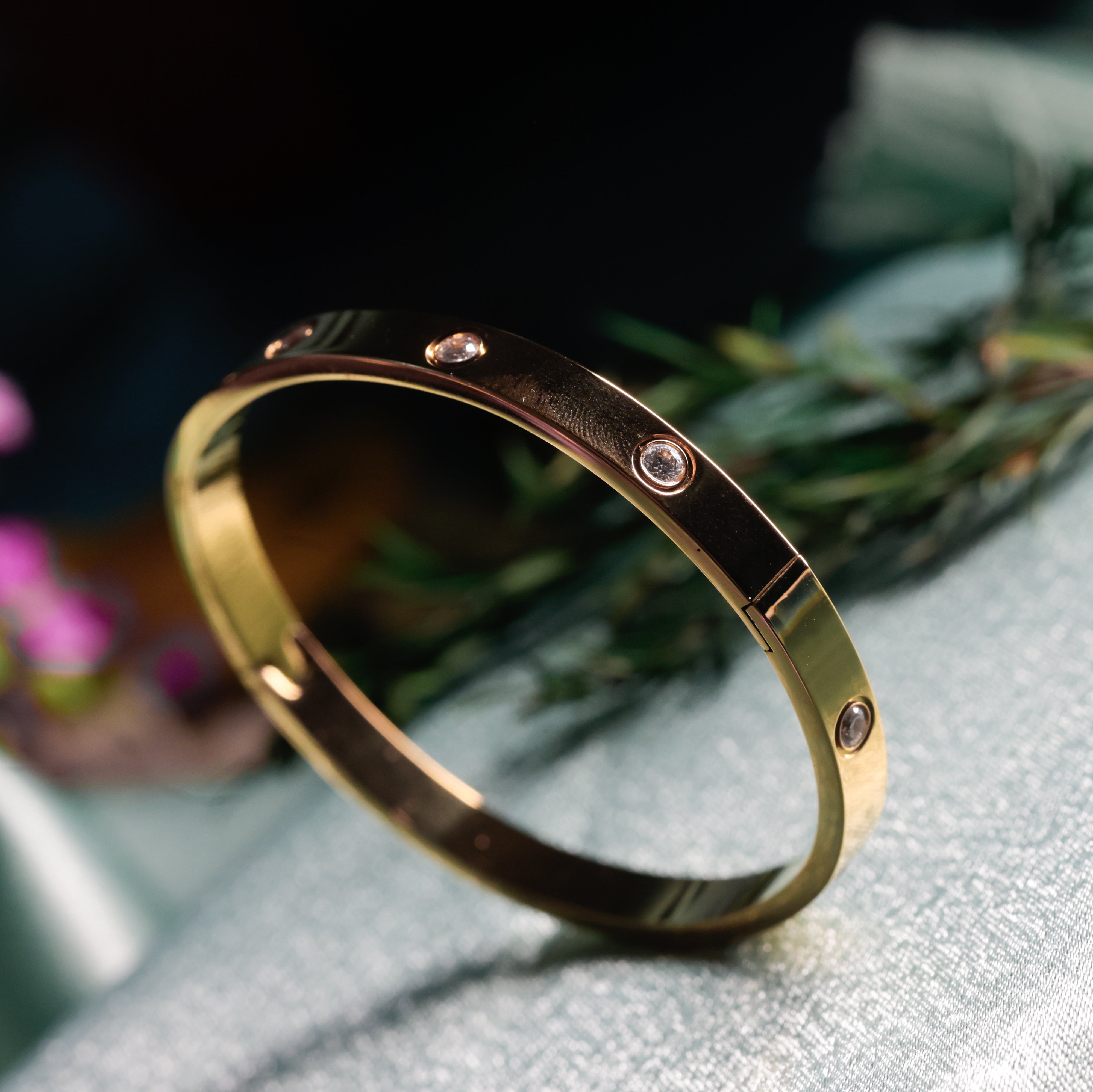 Gilded Ribbon & Orb Duo