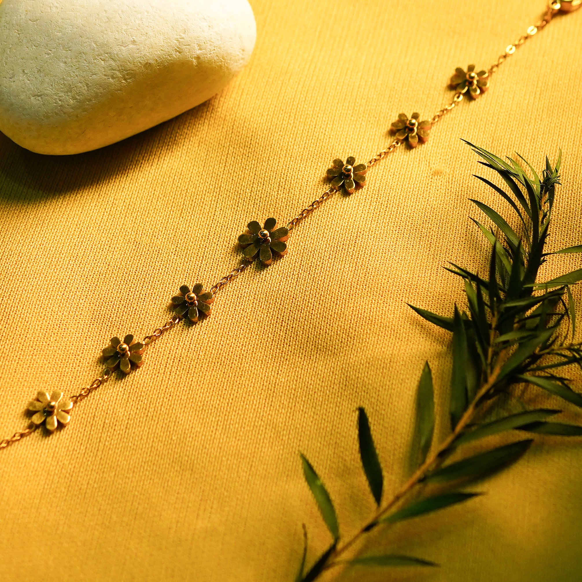 Seven Stationed Daisy Charms Bracelet