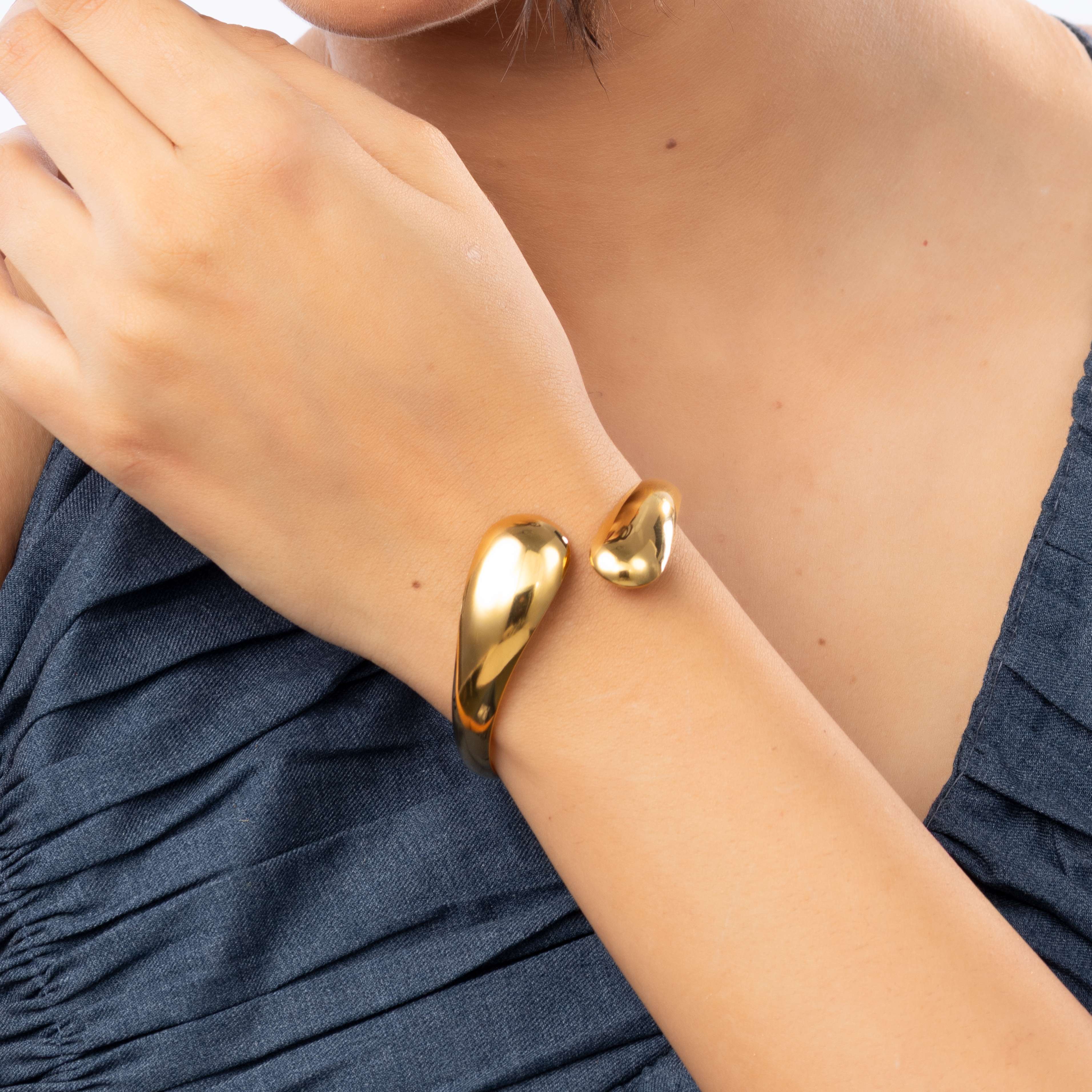 Viscous Aurum Synthesis Bangle