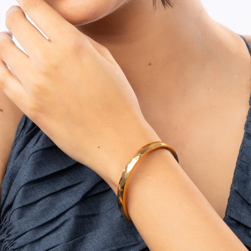 Faceted Classic Gold Bangle