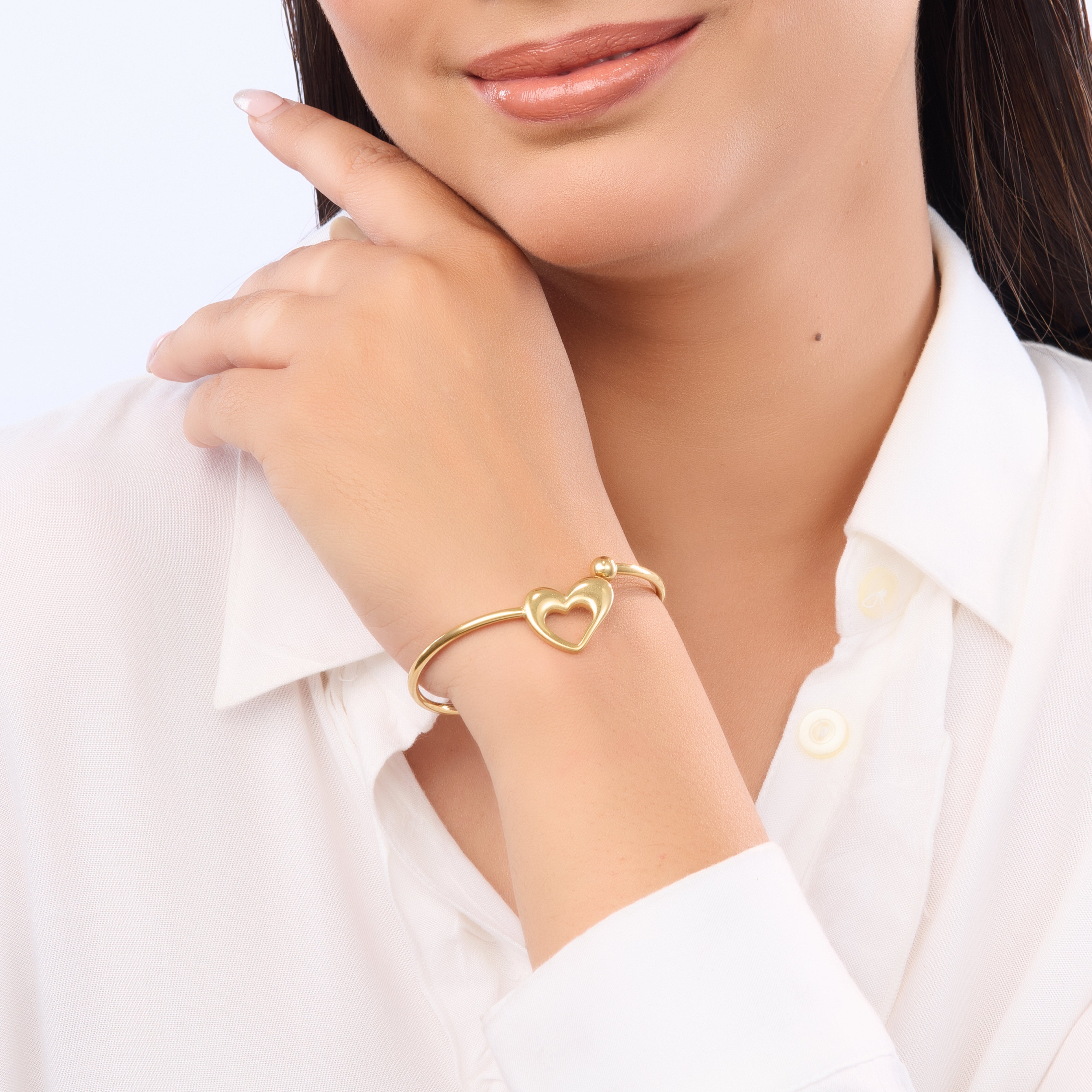Minimal Heart Design Gold Bangle