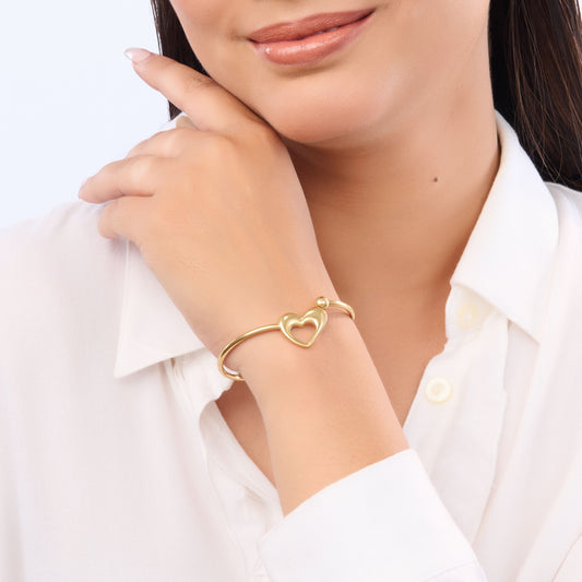 Minimal Heart Design Gold Bangle