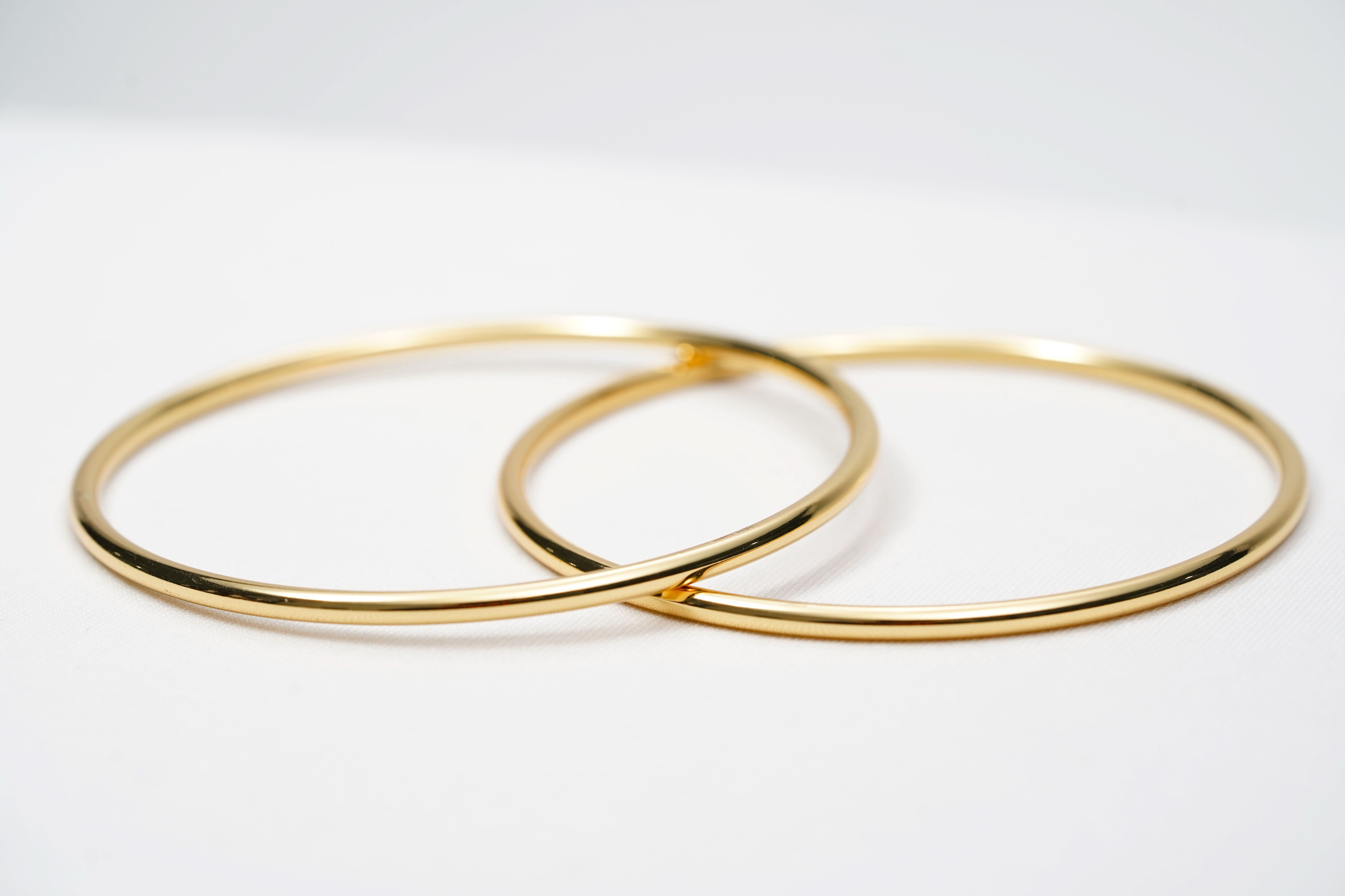 Minimal Round Gold Finish Bangle