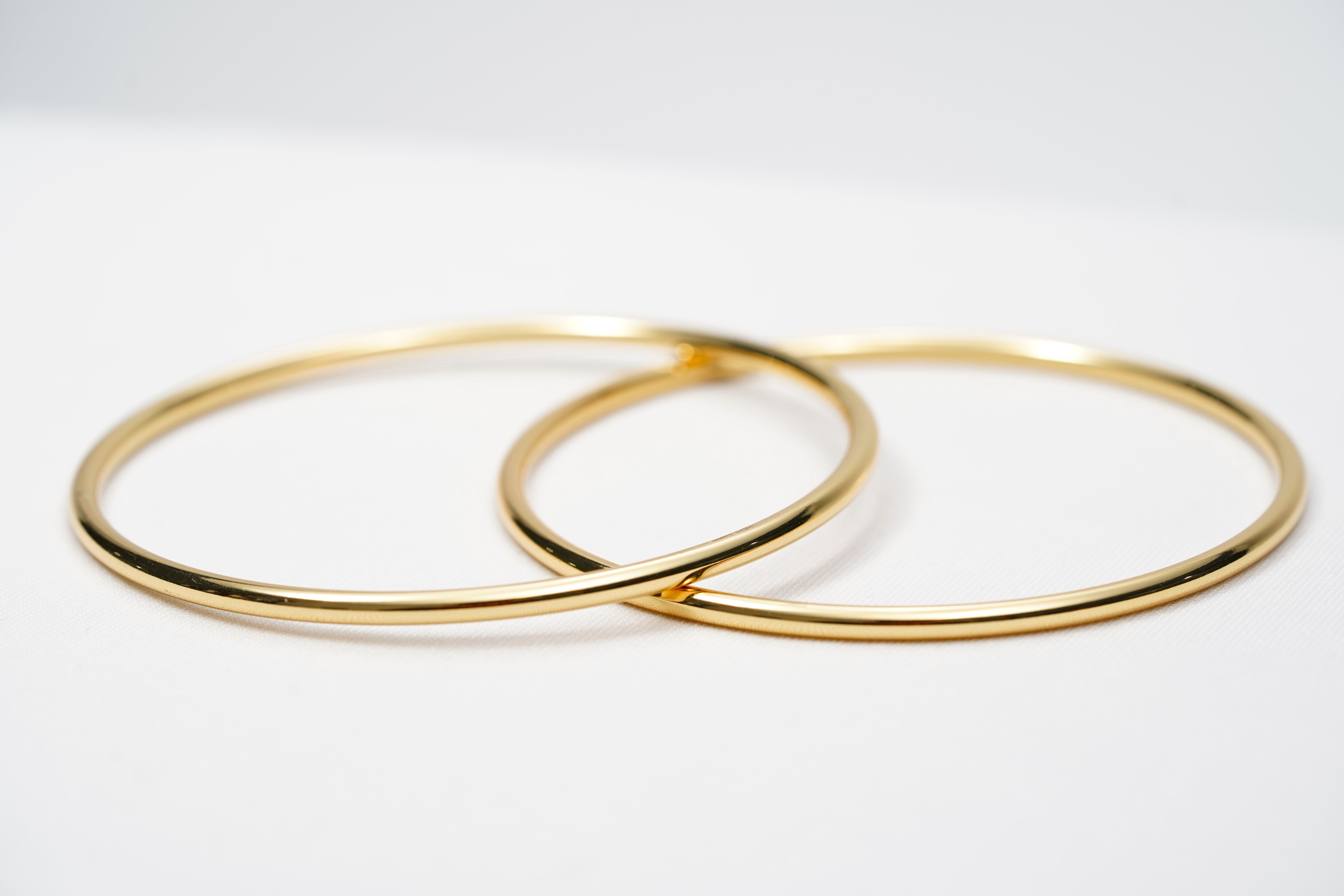 Minimal Round Gold Finish Bangle