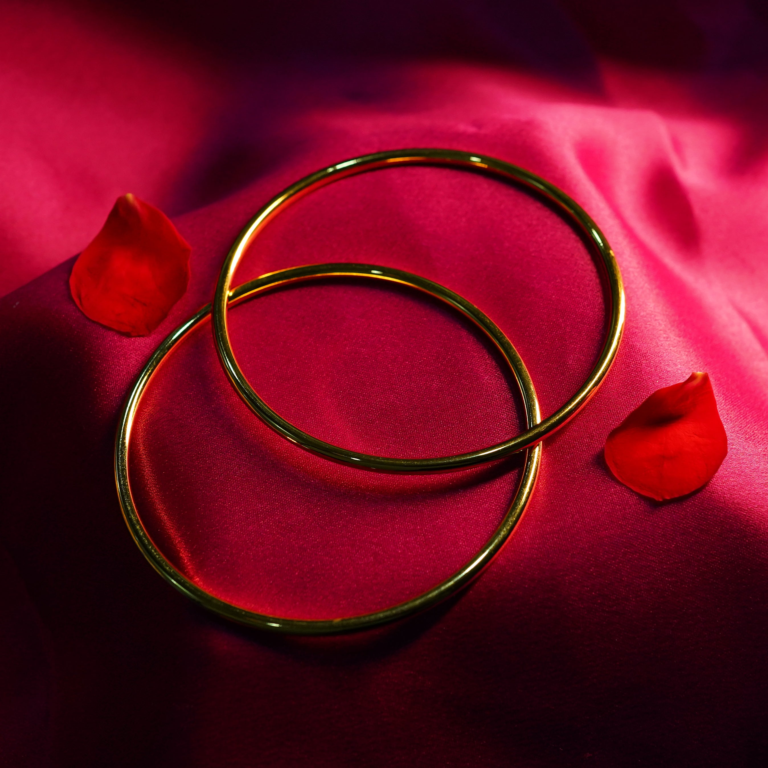 Minimal Round Gold Finish Bangle