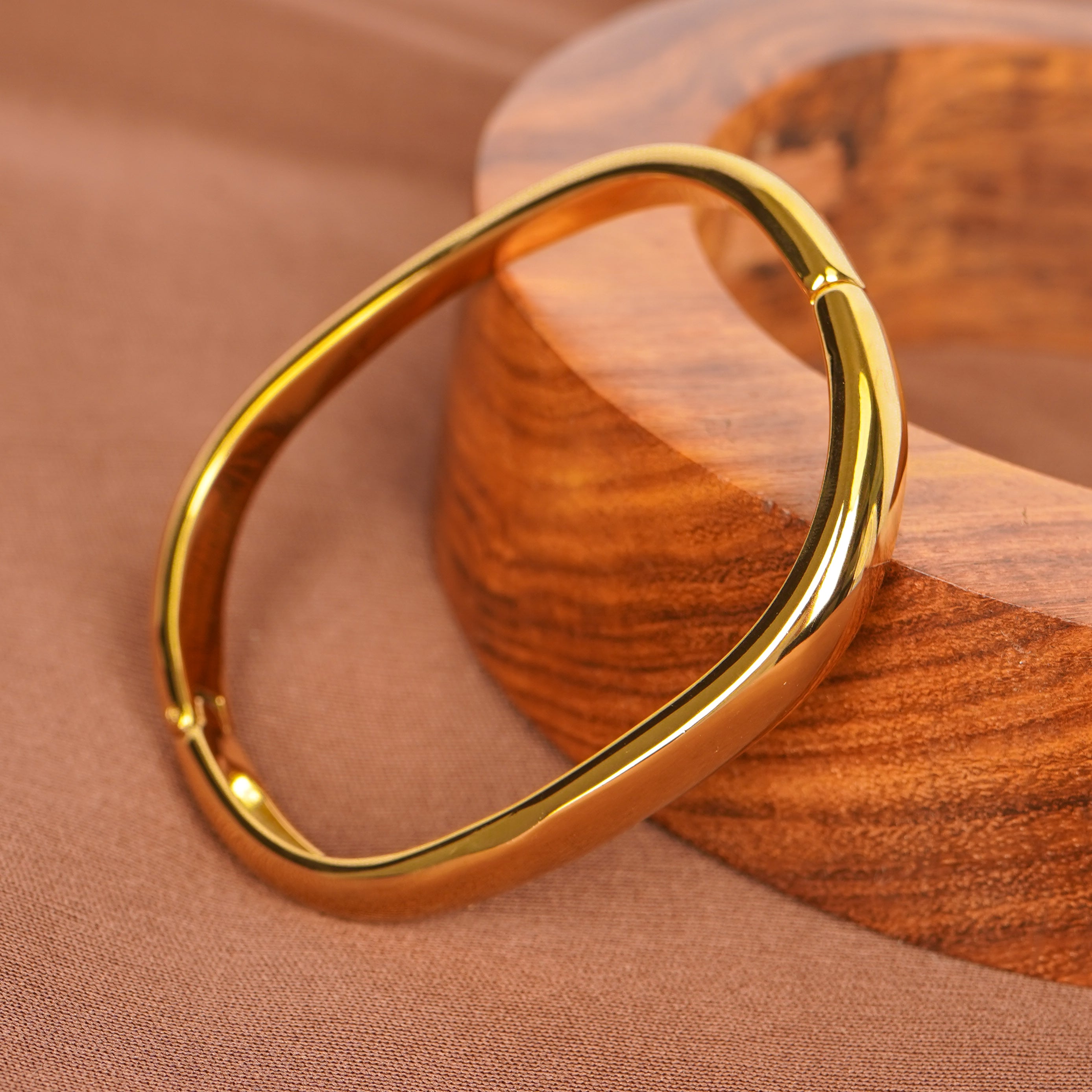 Sculpted Horizon Bangle