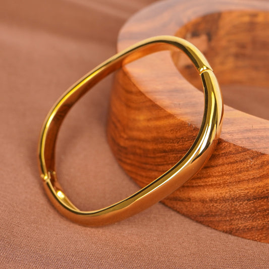 Sculpted Horizon Bangle