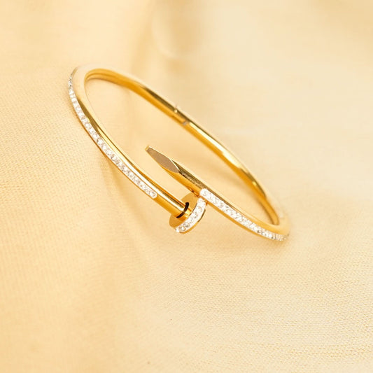 Stellar Heart Open Gold Bangle