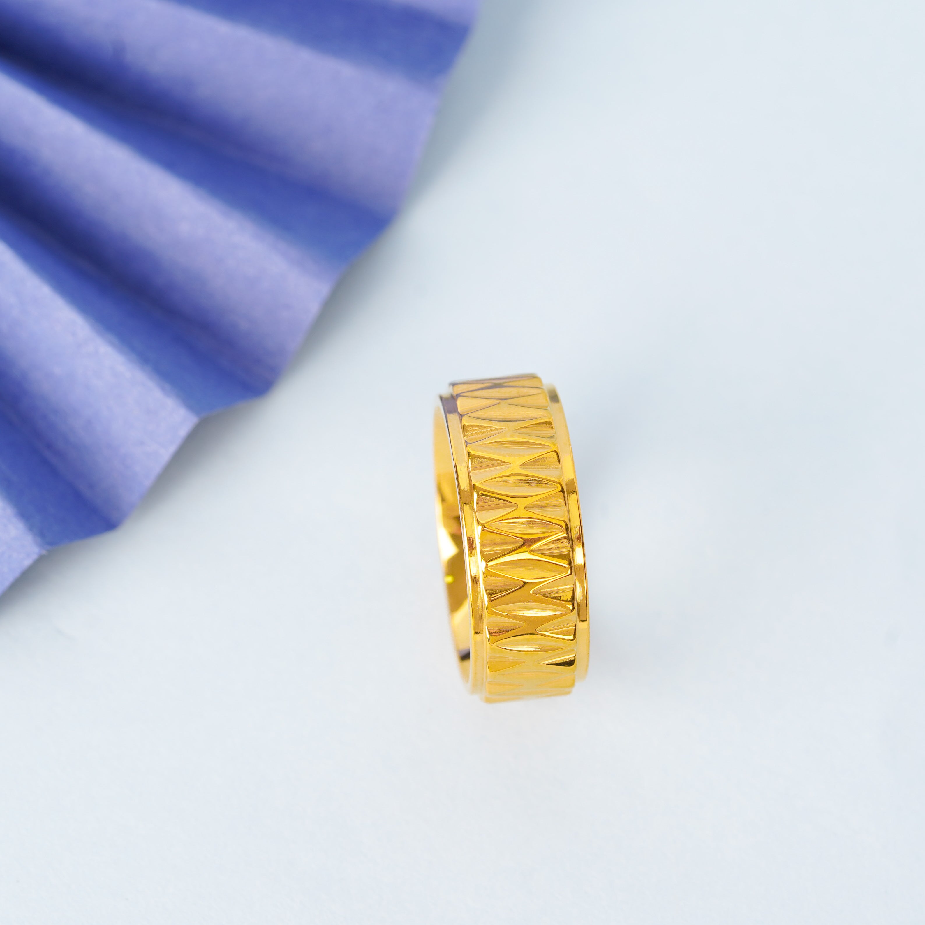 Elegant Textured Gold Ring