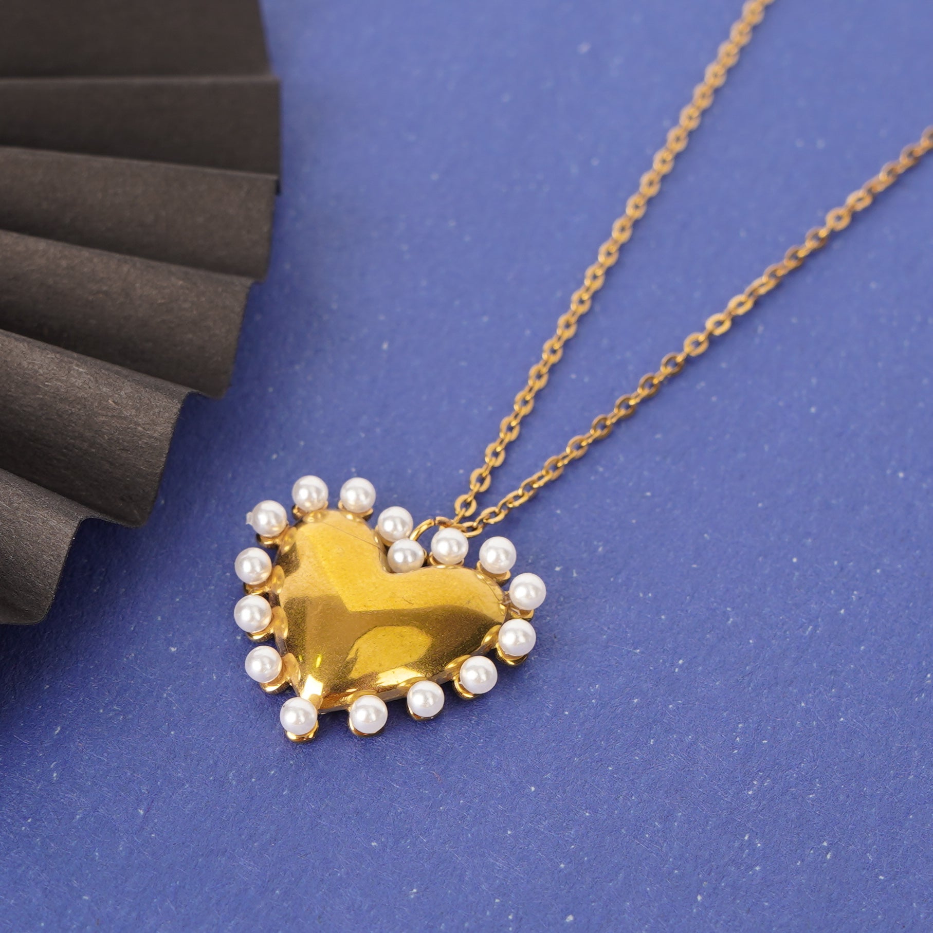 Golden Shell Pearl Necklace