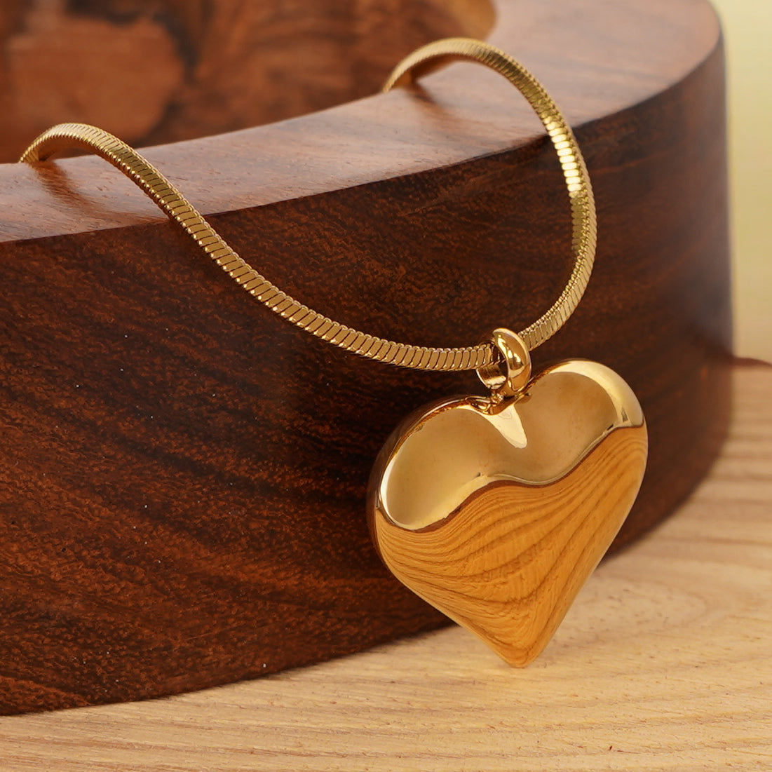 PureHeart Modern White Gold Necklace