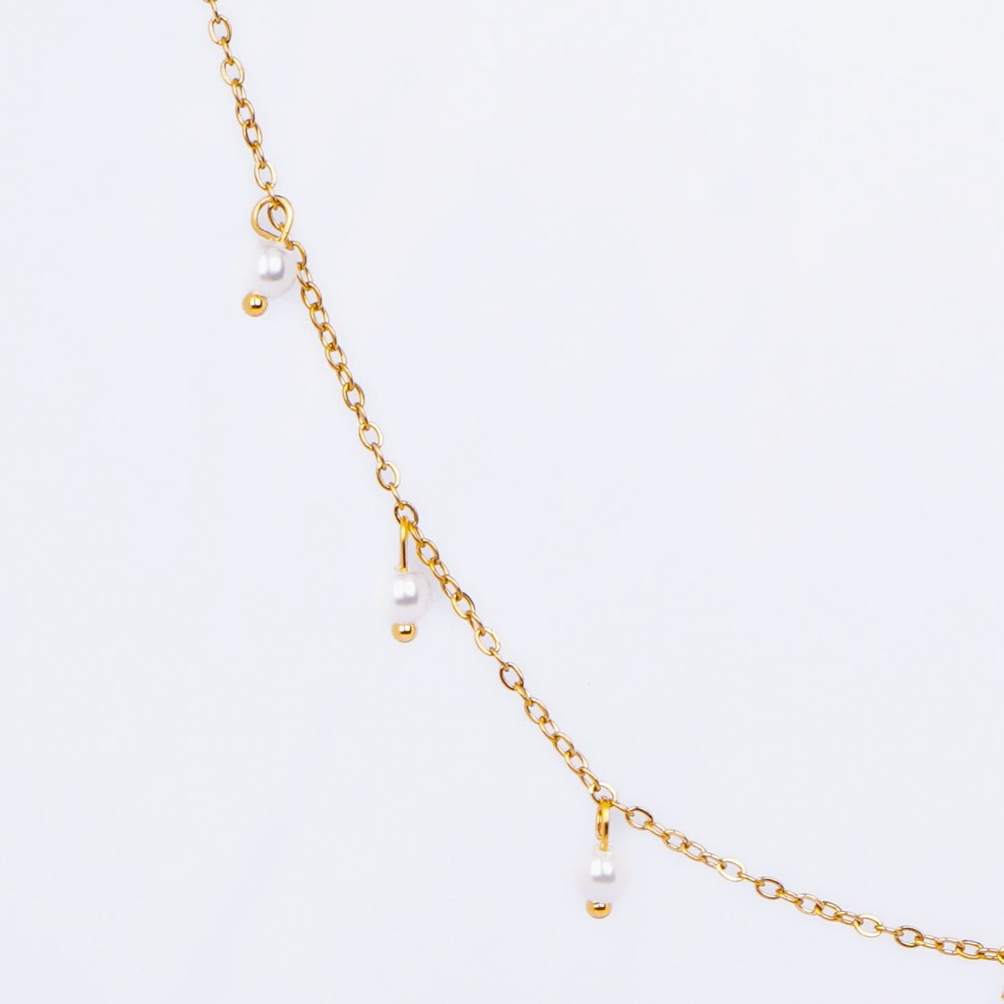 Minimal Pearl Cascade Necklace