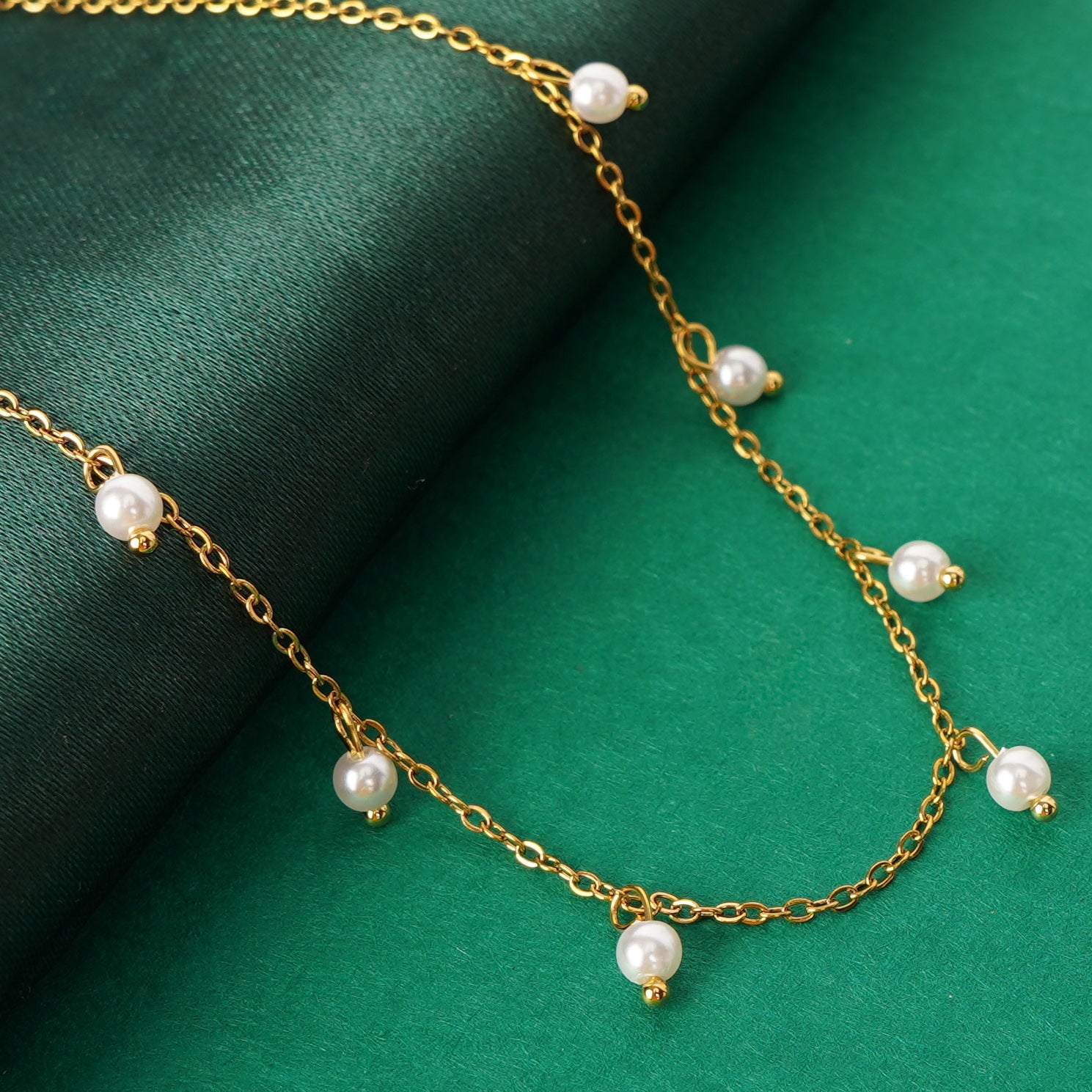 Minimal Pearl Cascade Necklace