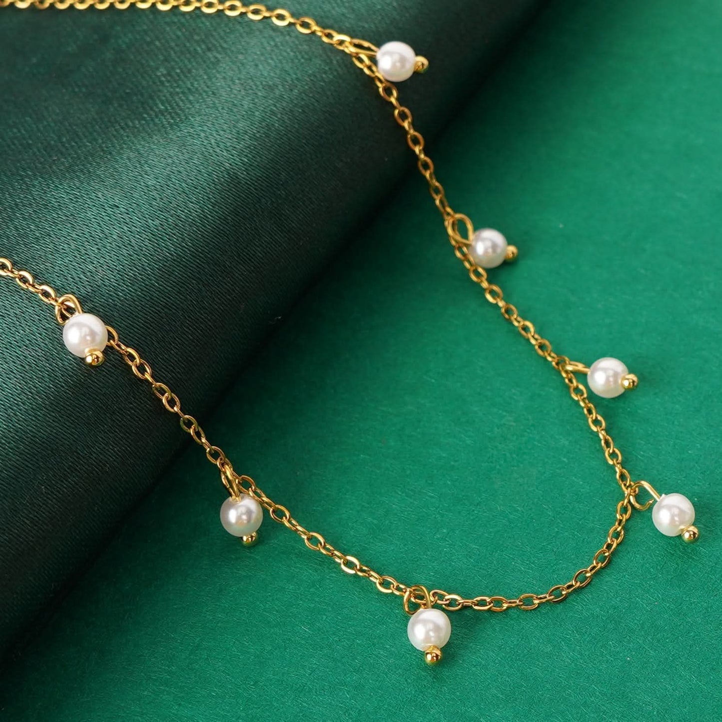 Minimal Pearl Cascade Necklace