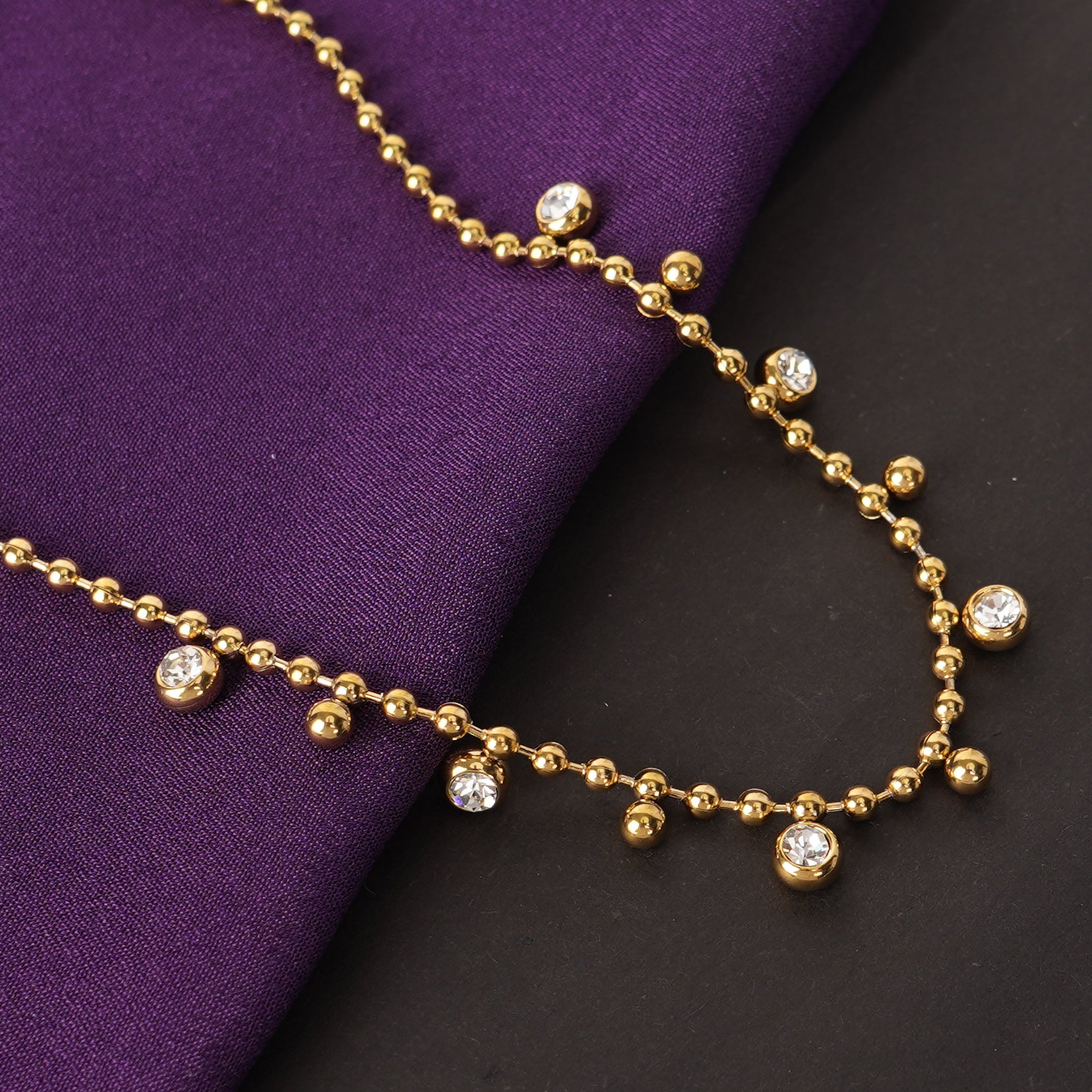 Vintage Halo Star-Round Necklace