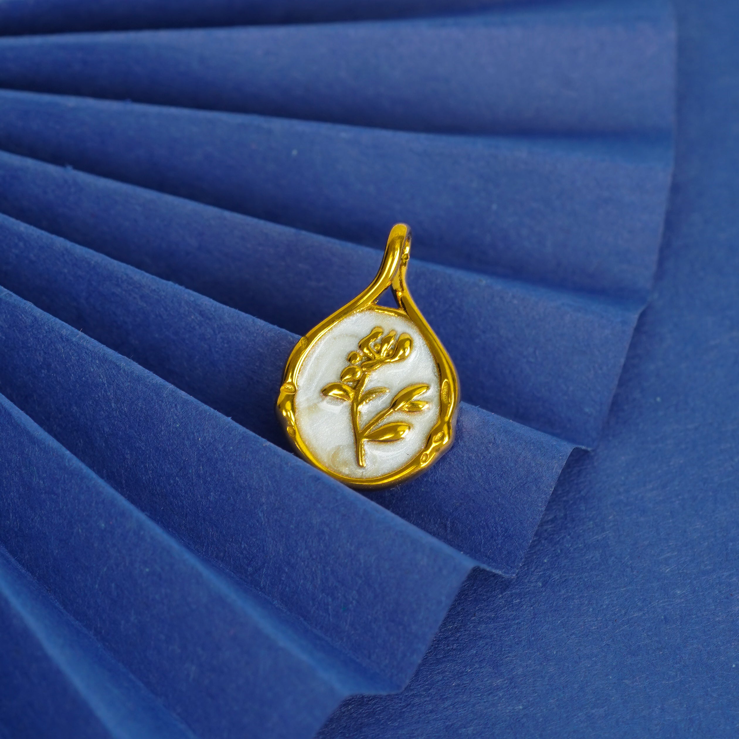 Minimal Flower Leaf Pendant