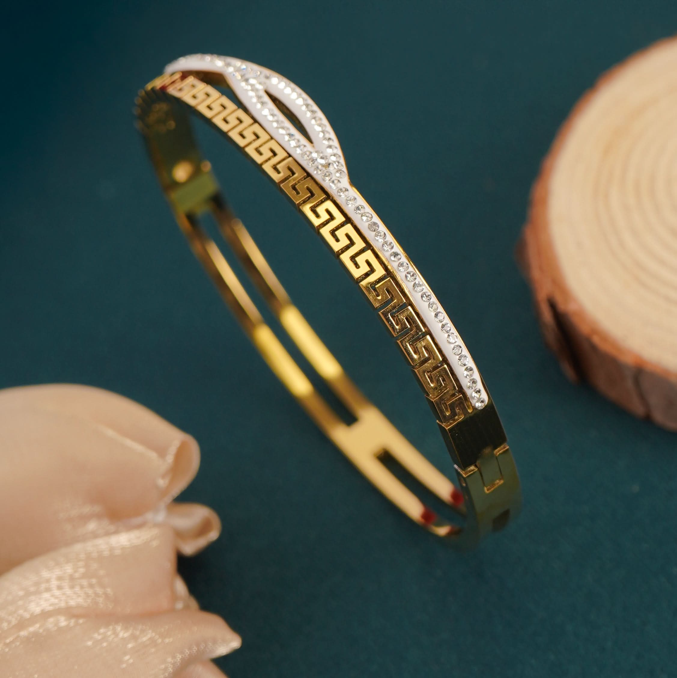 Zenvy Greca Luxe Crystal Bangle– Gllora