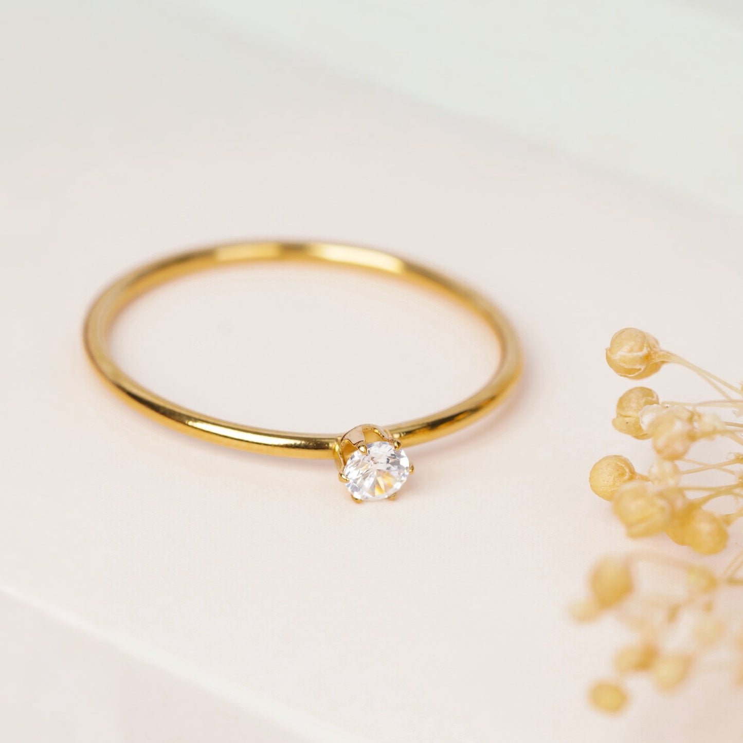 Elegant Gold Solitaire Ring