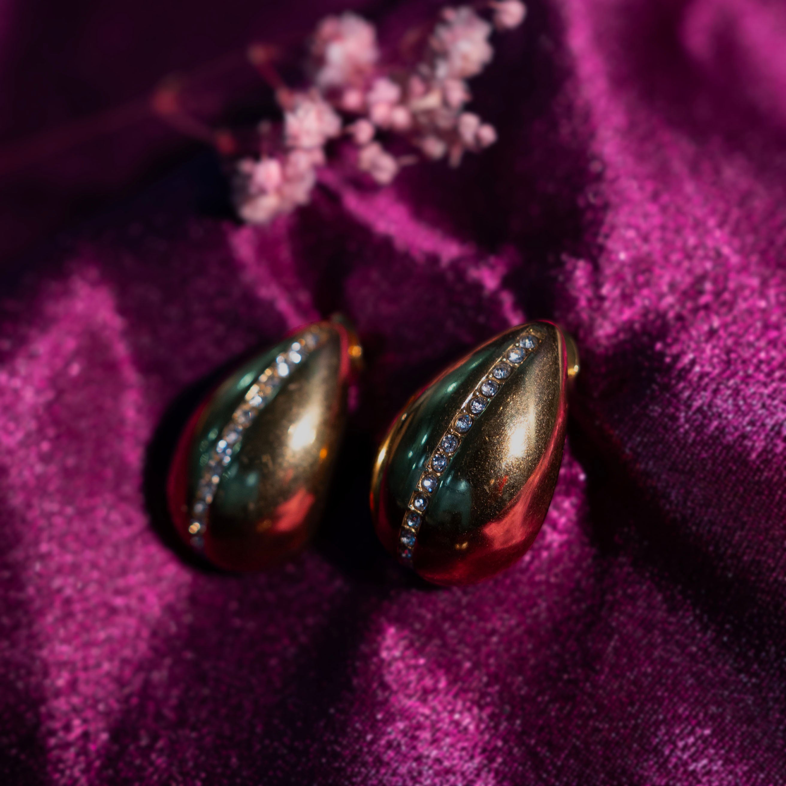 Edge Elegant Stud Earrings