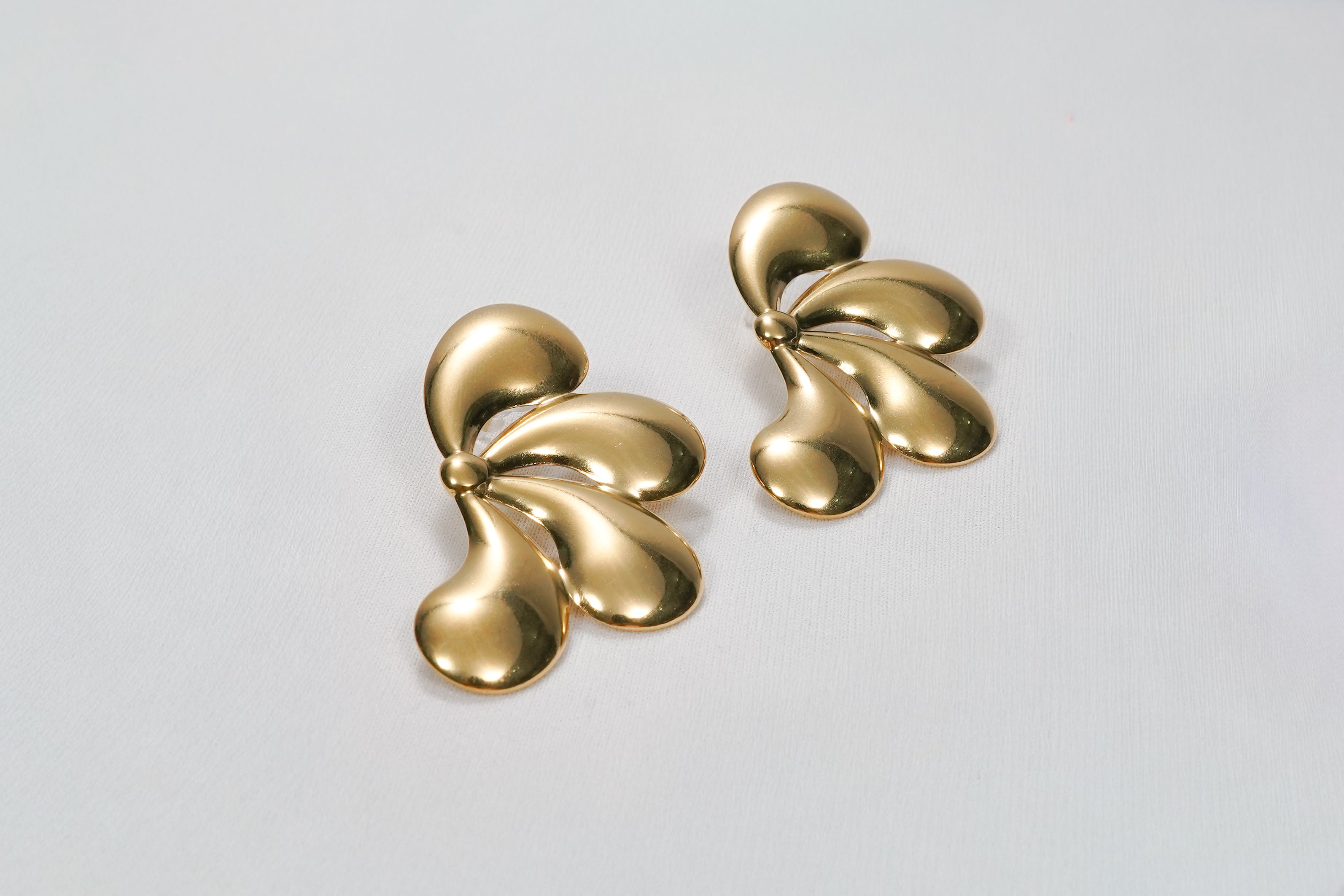 Edge Elegant Stud Earrings