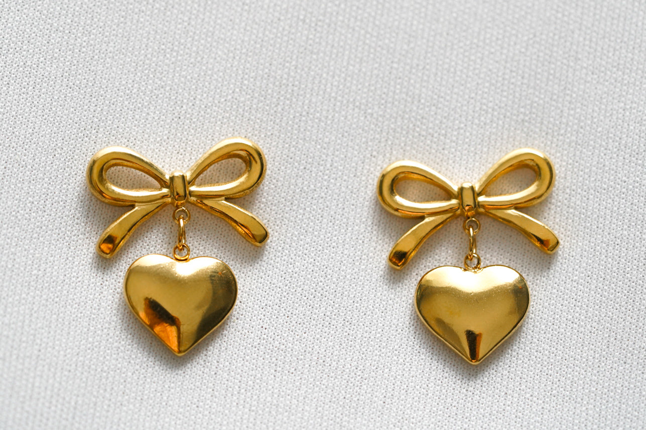 BELLÉRIA HEART BOW DROP EARRINGS