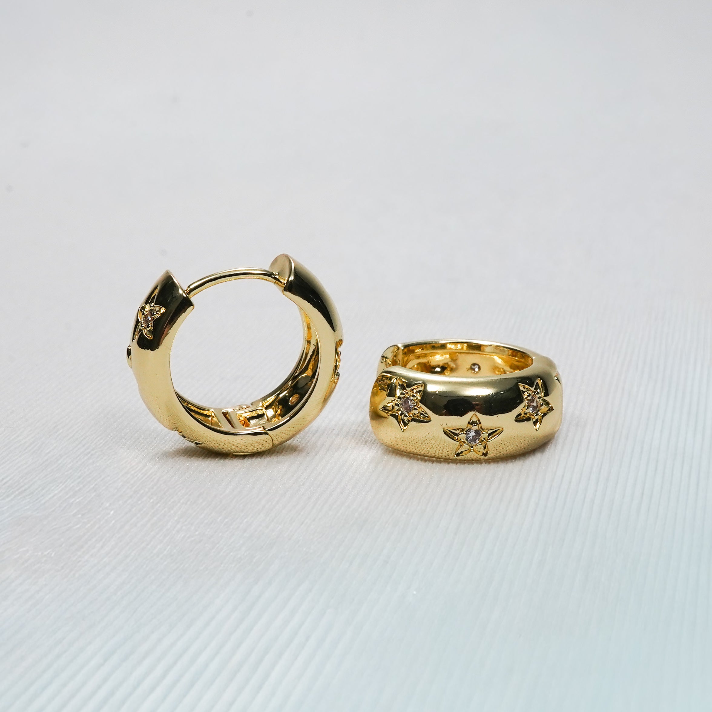 Star Stud Oval Earrings