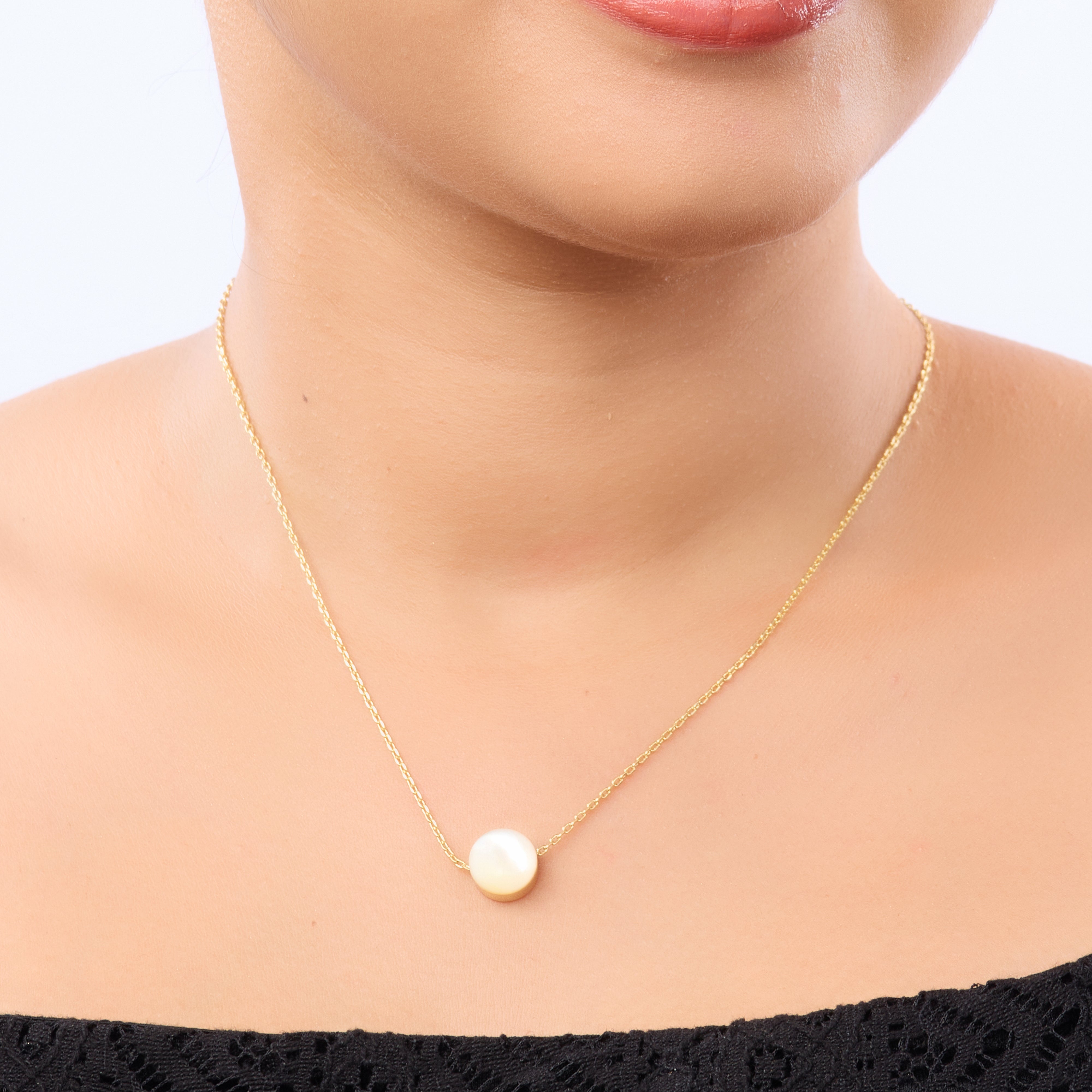 Luna Shell Pendant Necklace