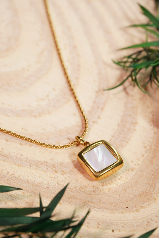 Mother of Pearl Pendant Necklace