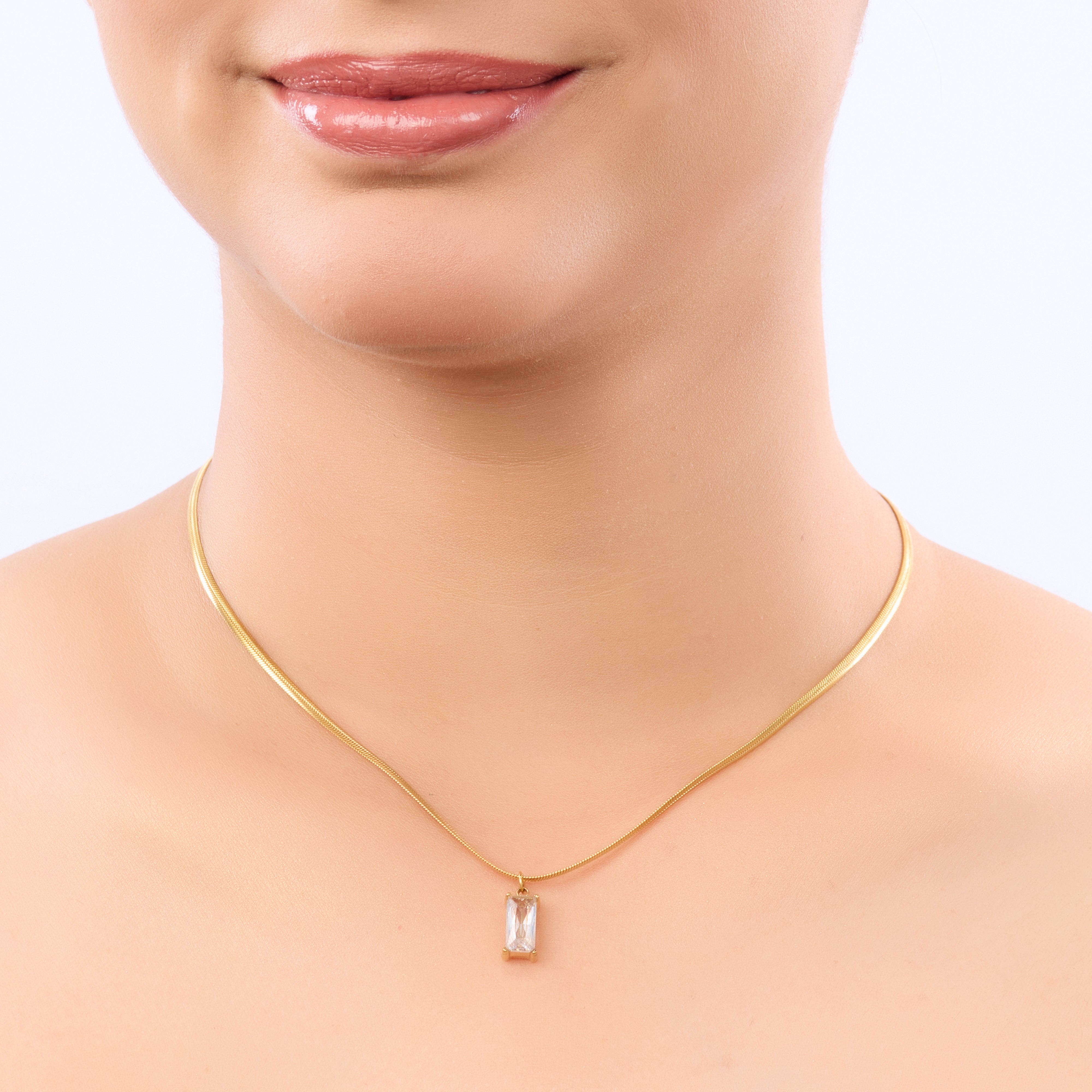 White Spark Minimal Necklace