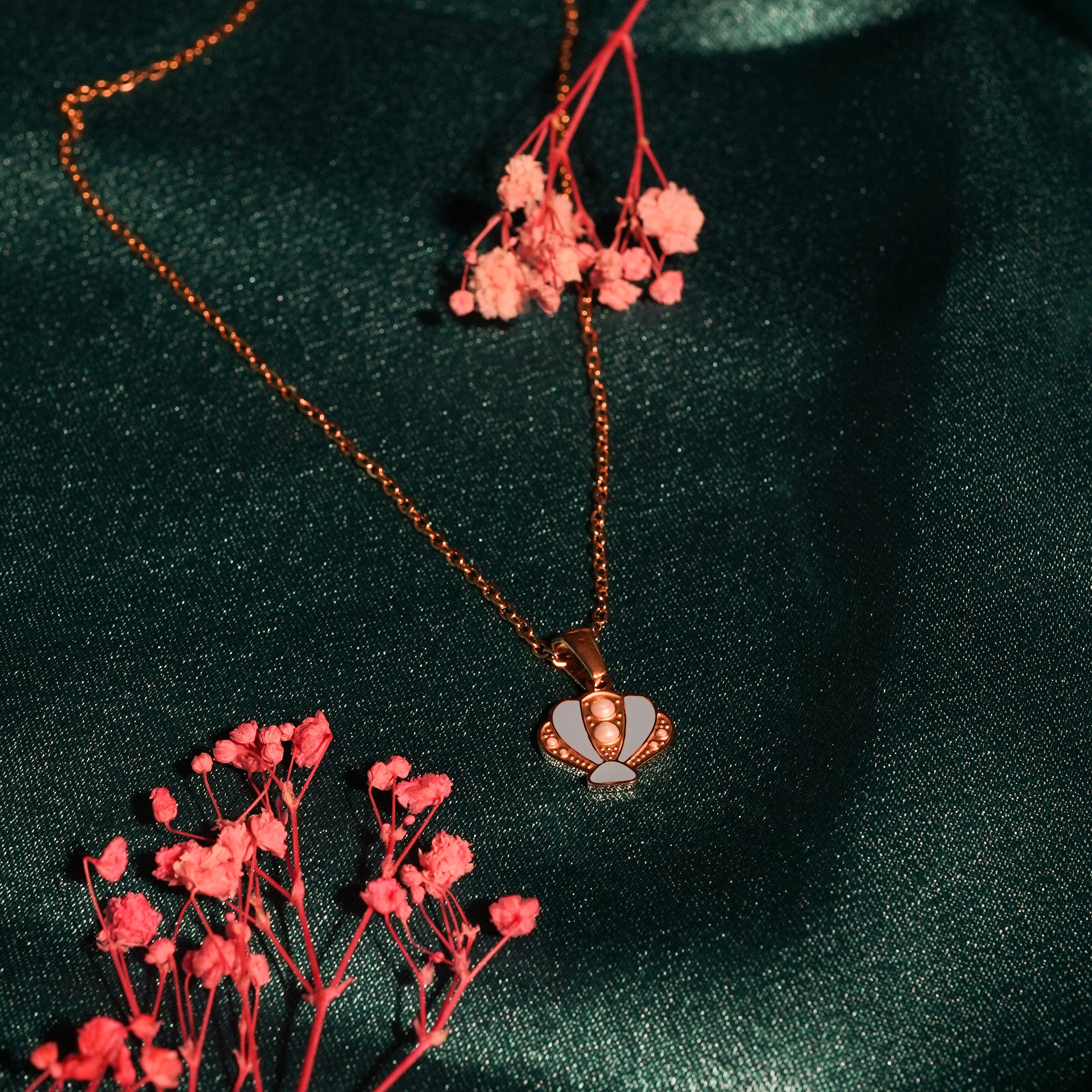 Air Baloon Gold Pendant Necklace