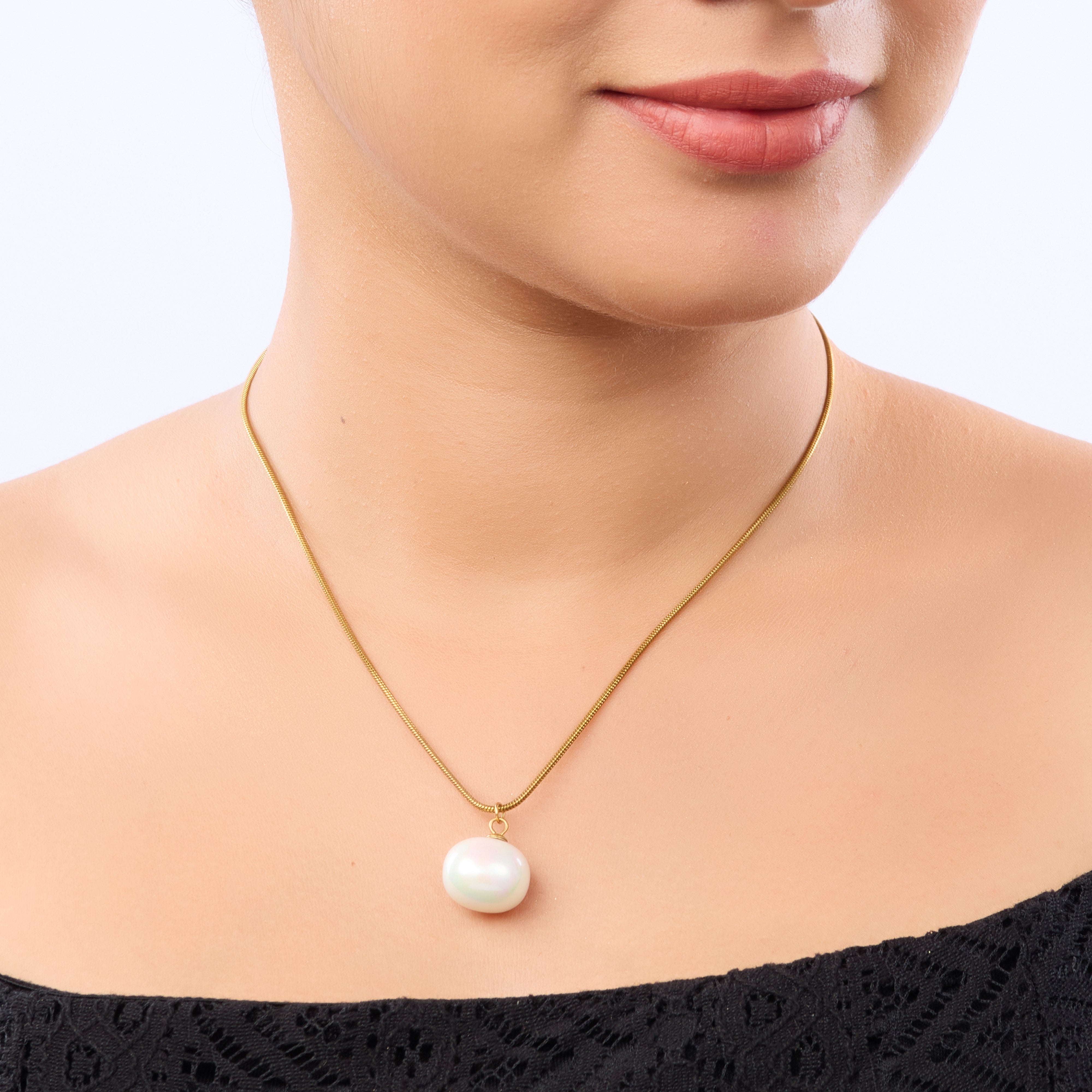 Elegant Pearl Clavicle Gold Necklace