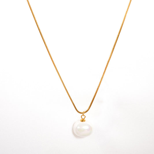 Elegant Pearl Clavicle Gold Necklace