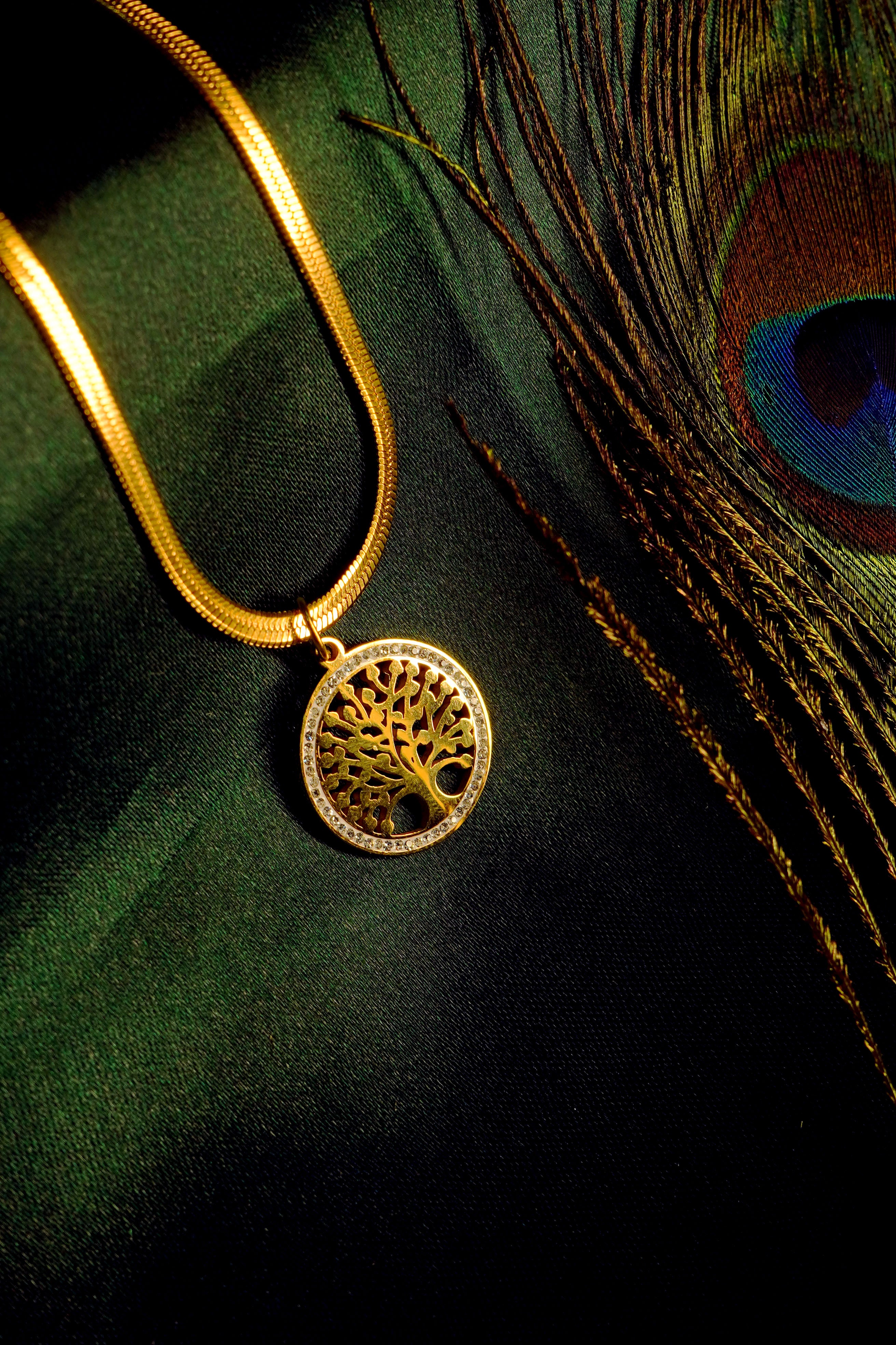 Minimal Heart Square Gold Necklace