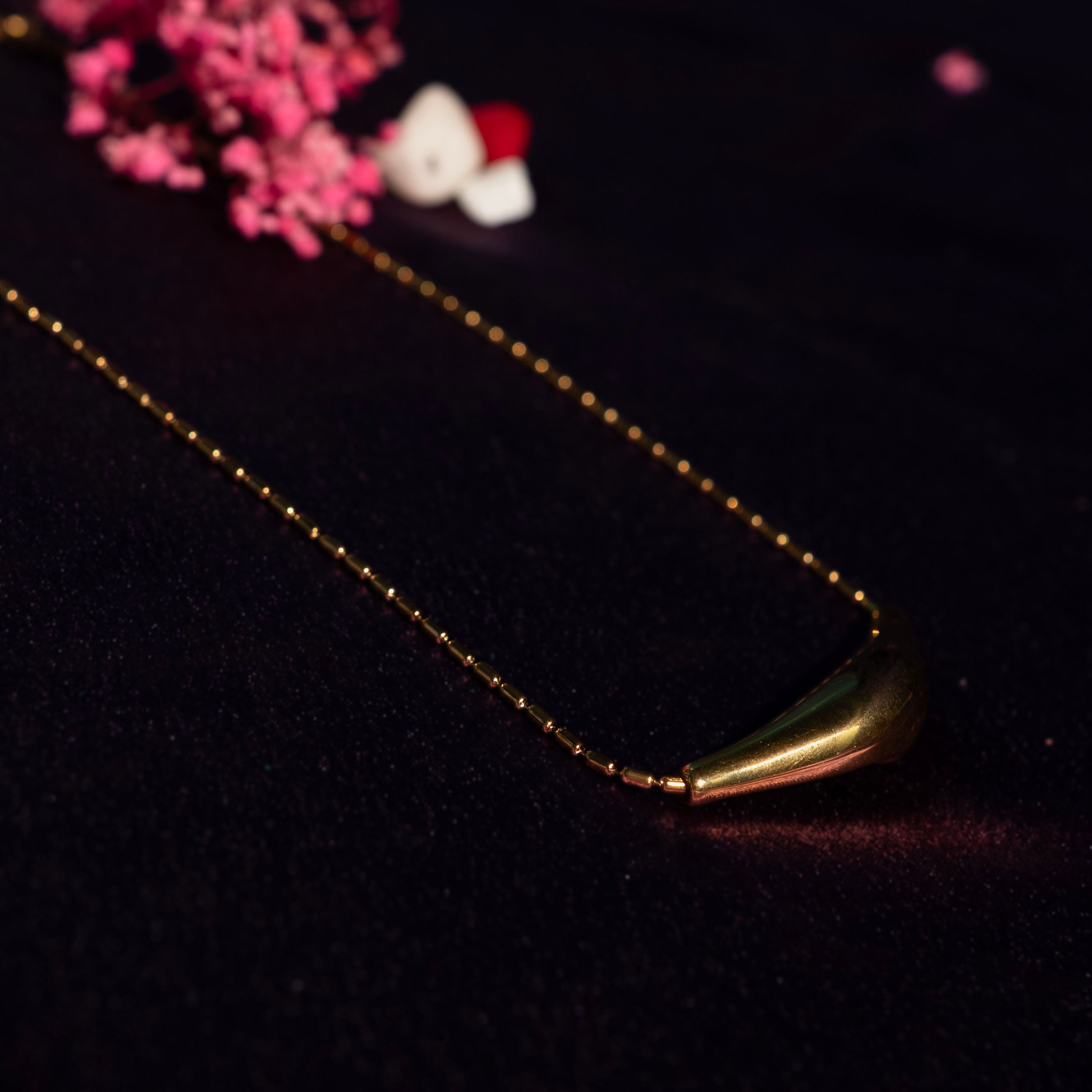 Minimal Curve Gold Necklace