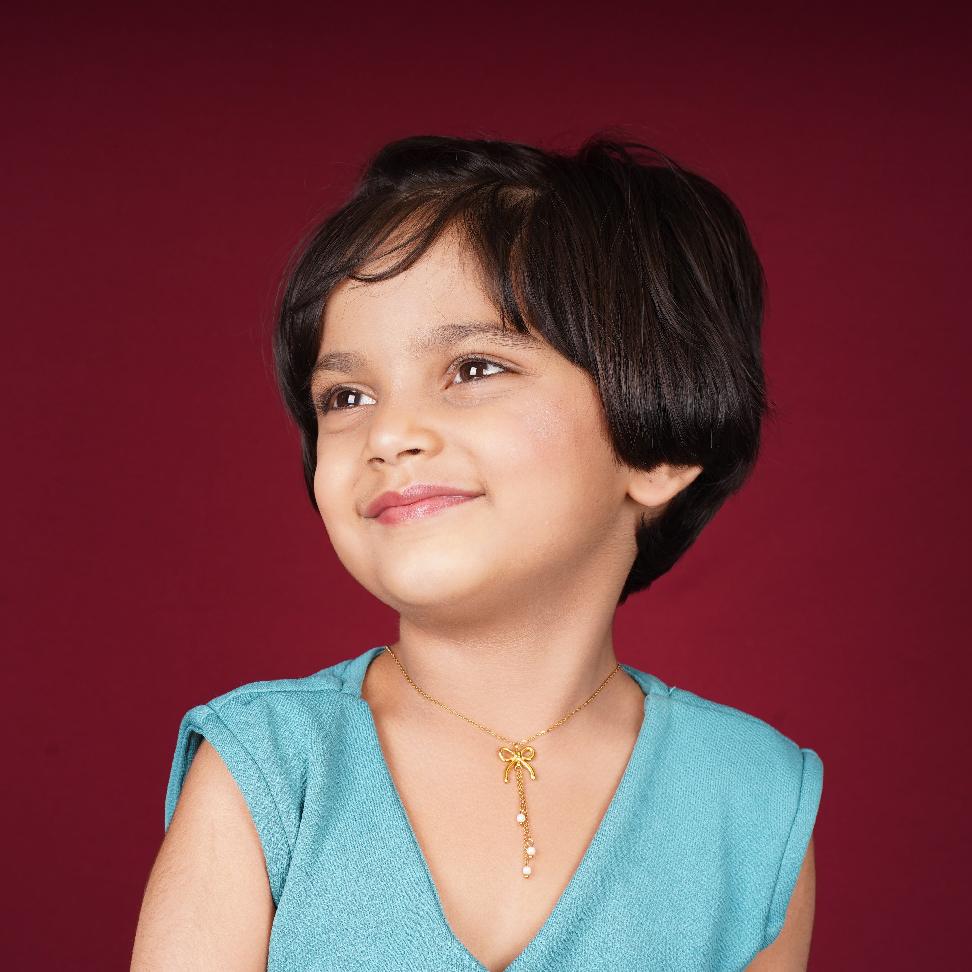 Pearl Bowknot Statement Necklace