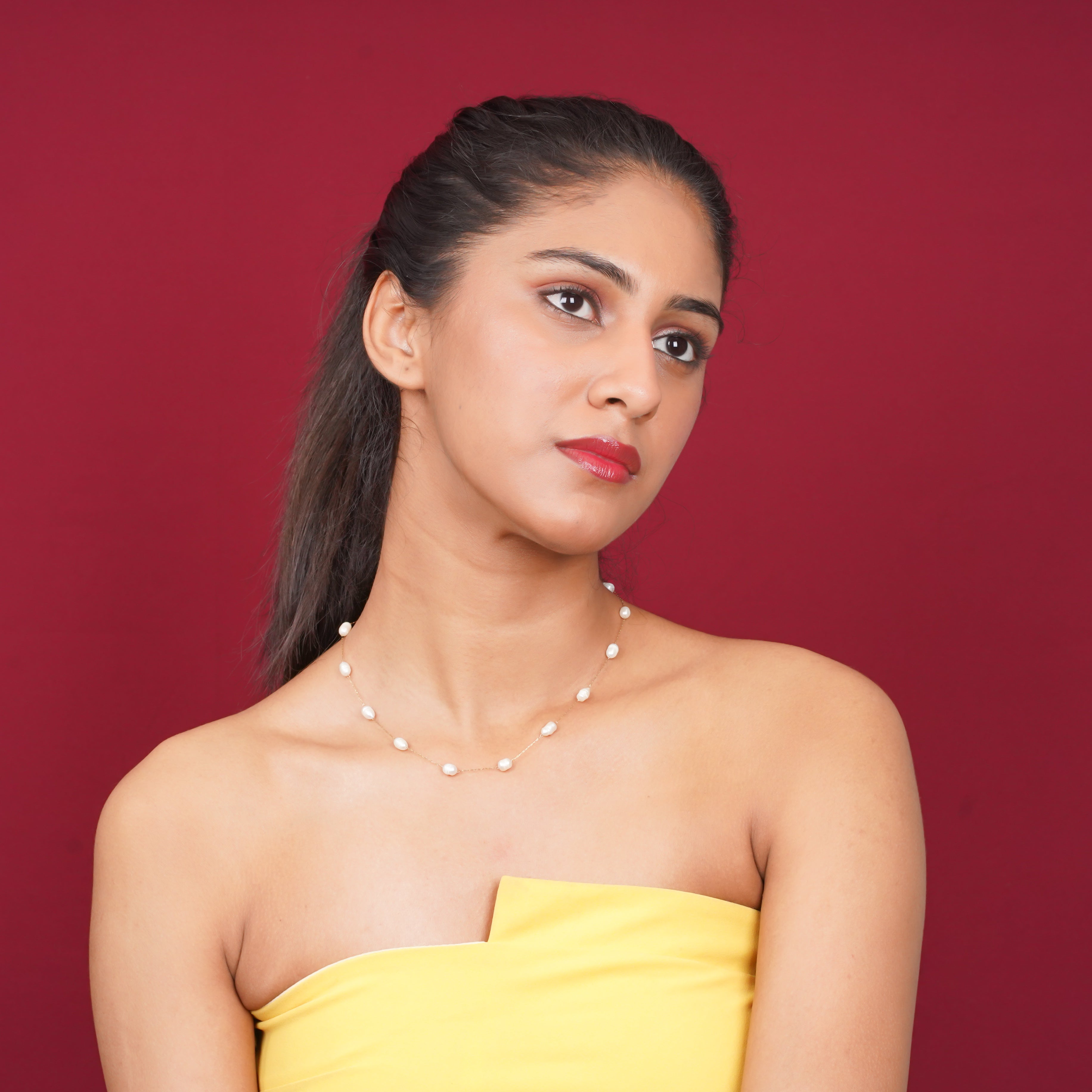 Oval Pearl Lockbone Necklace