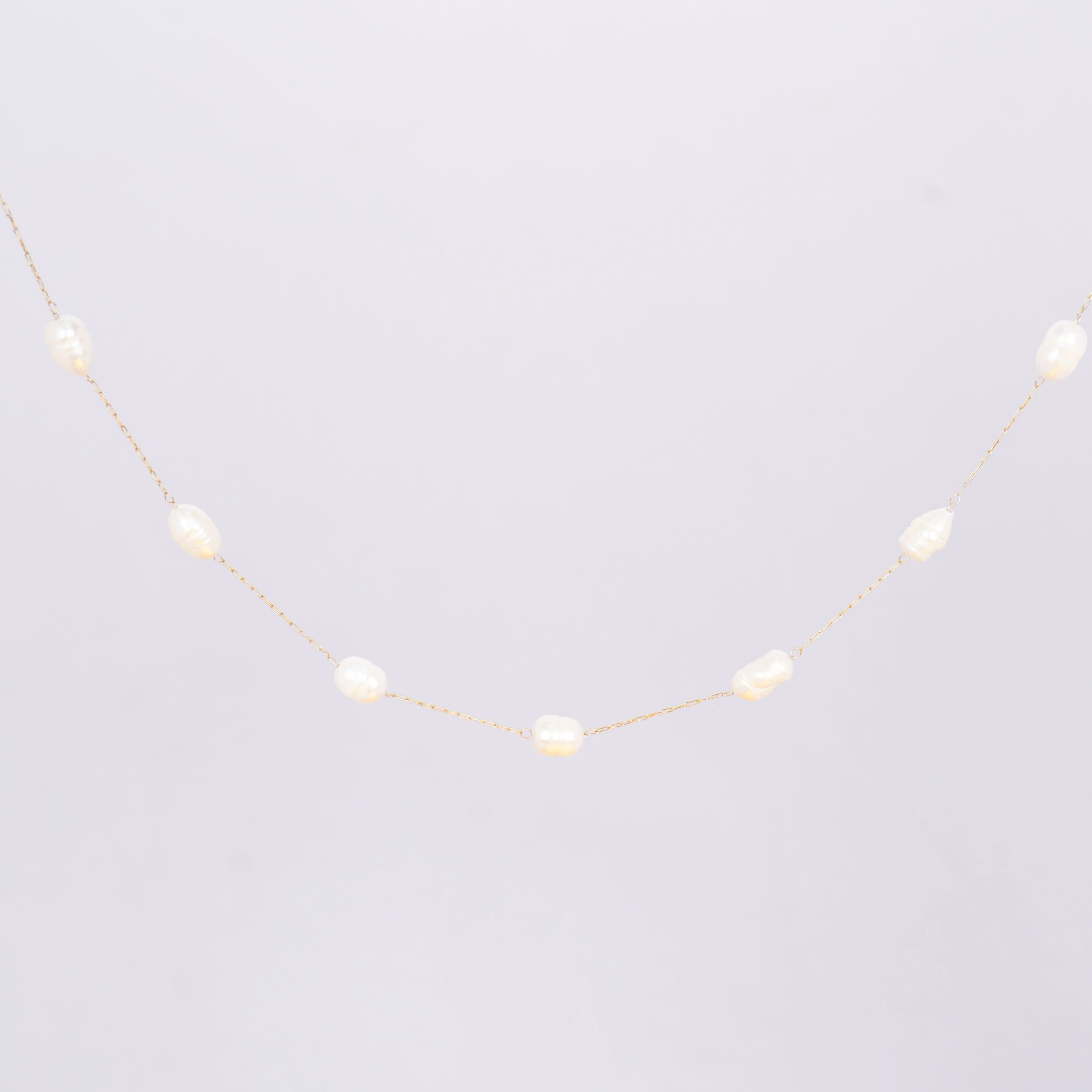 Oval Pearl Lockbone Necklace