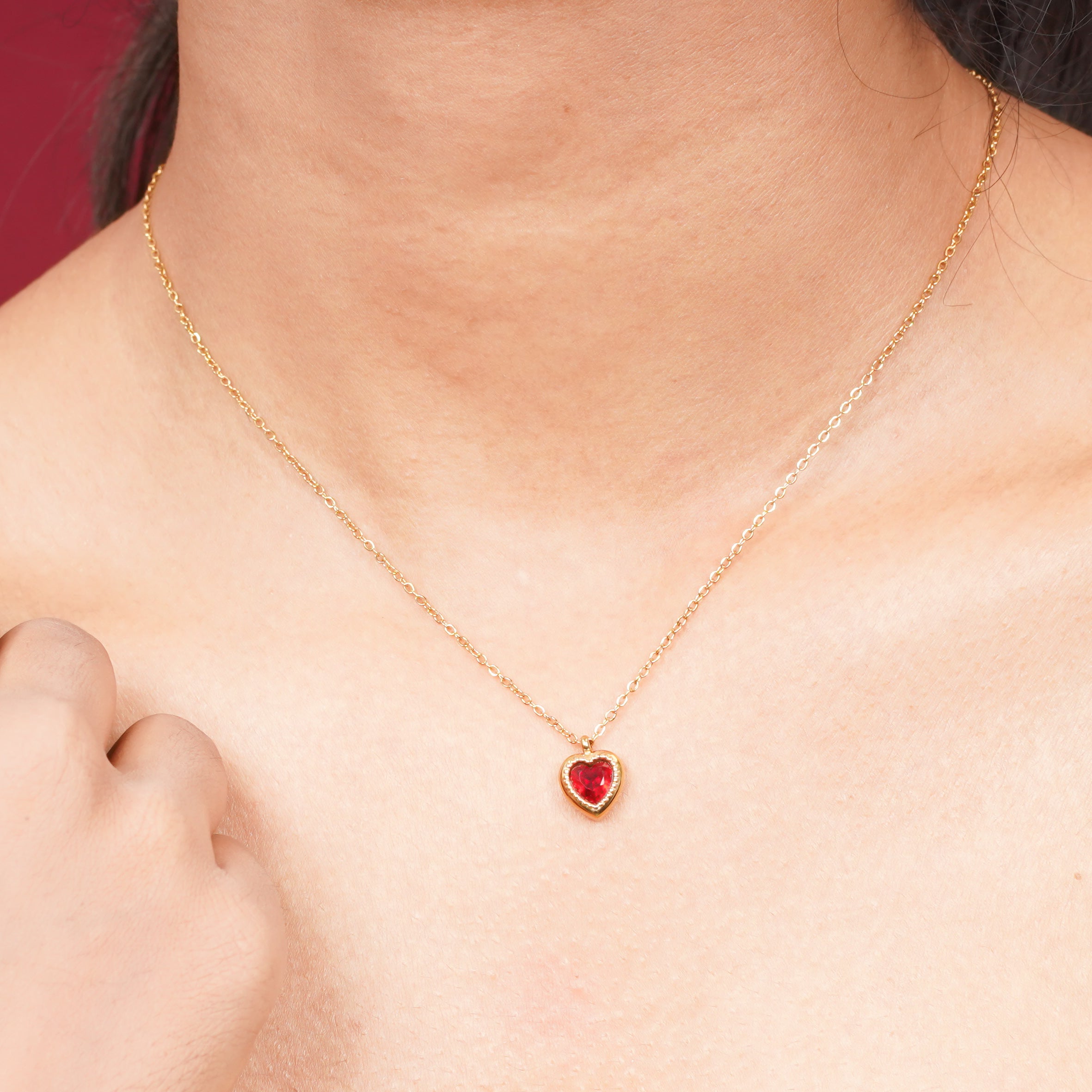 Jacinth Retro Heart Zircon Necklace