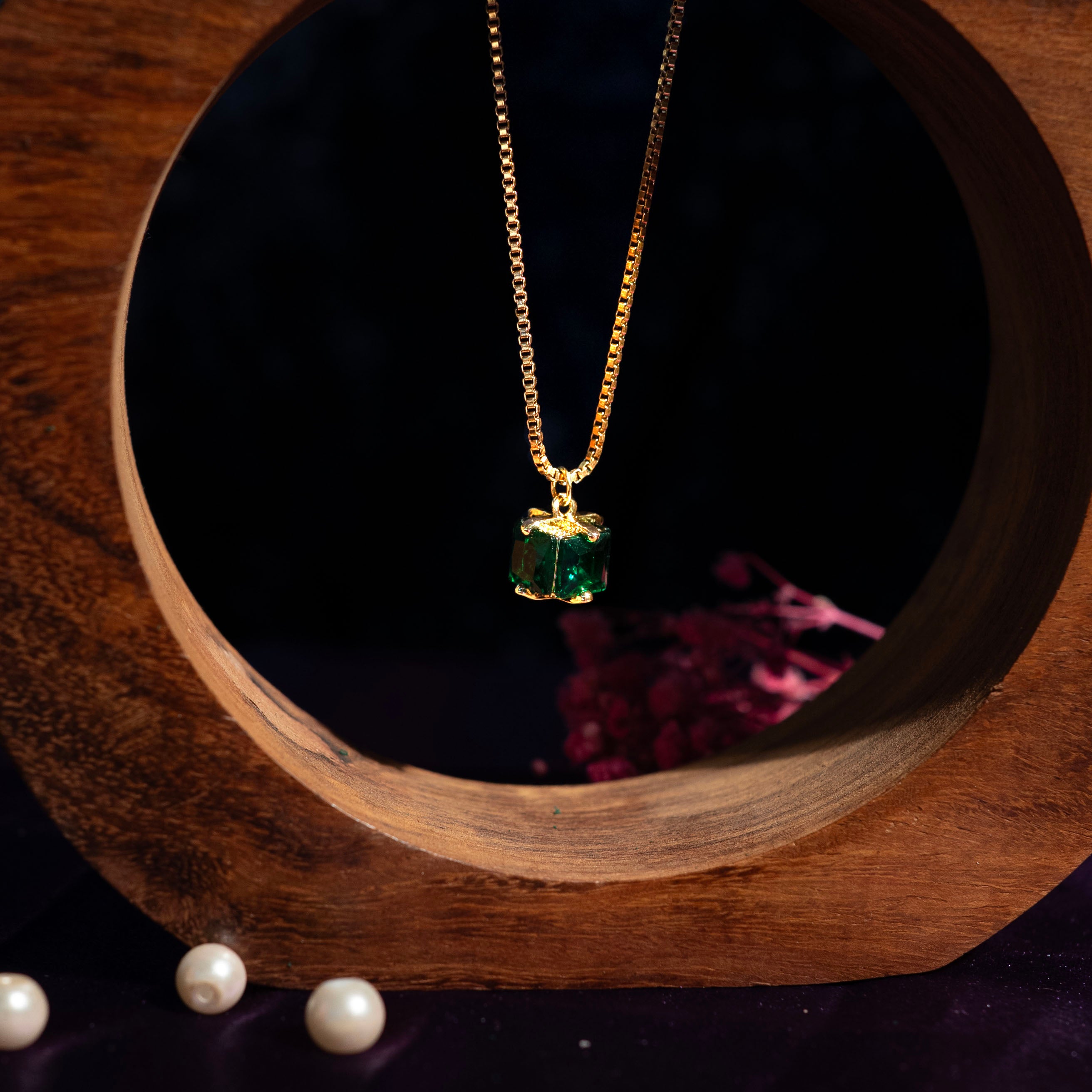 Retro Geometric Gold Pendant Necklace