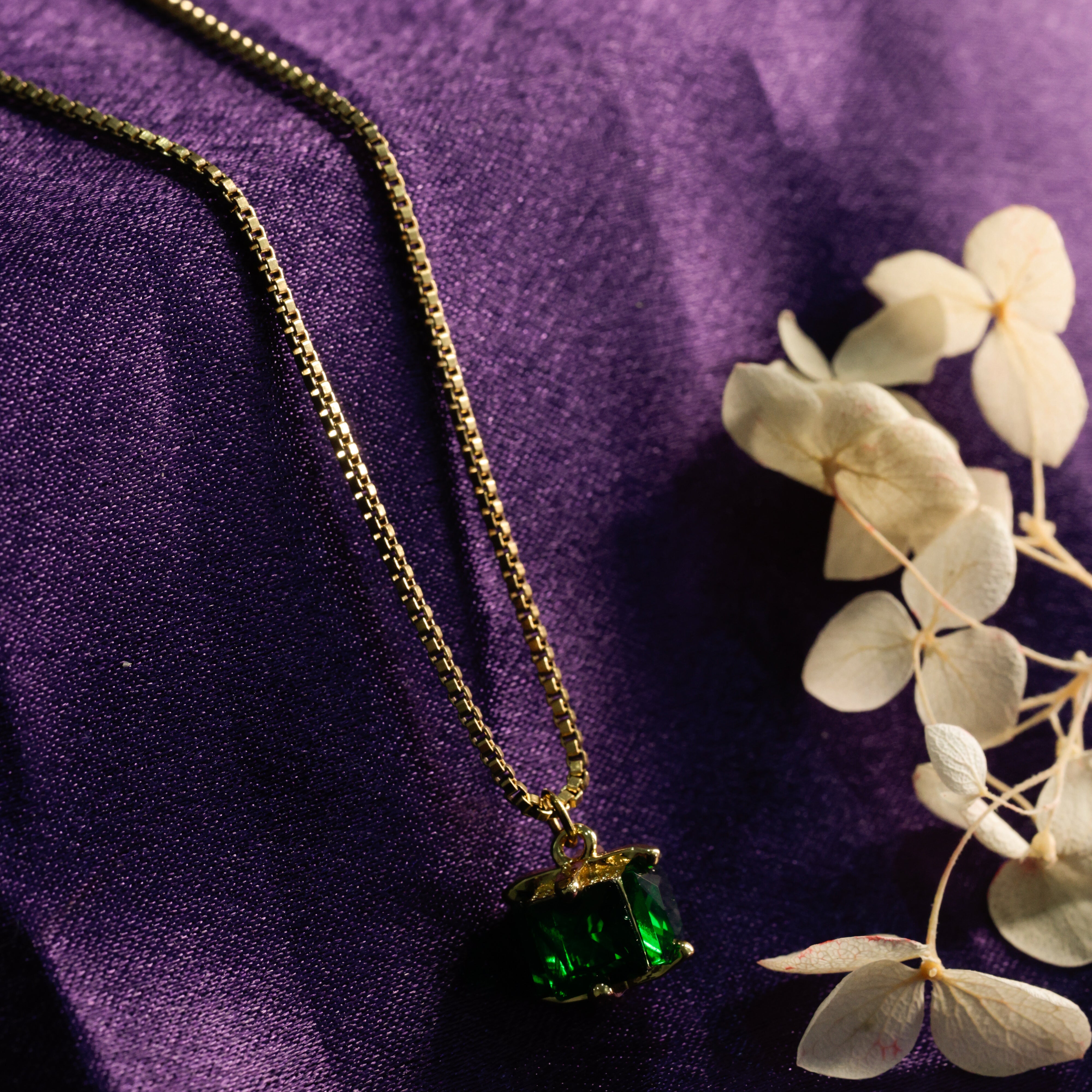 Retro Geometric Gold Pendant Necklace