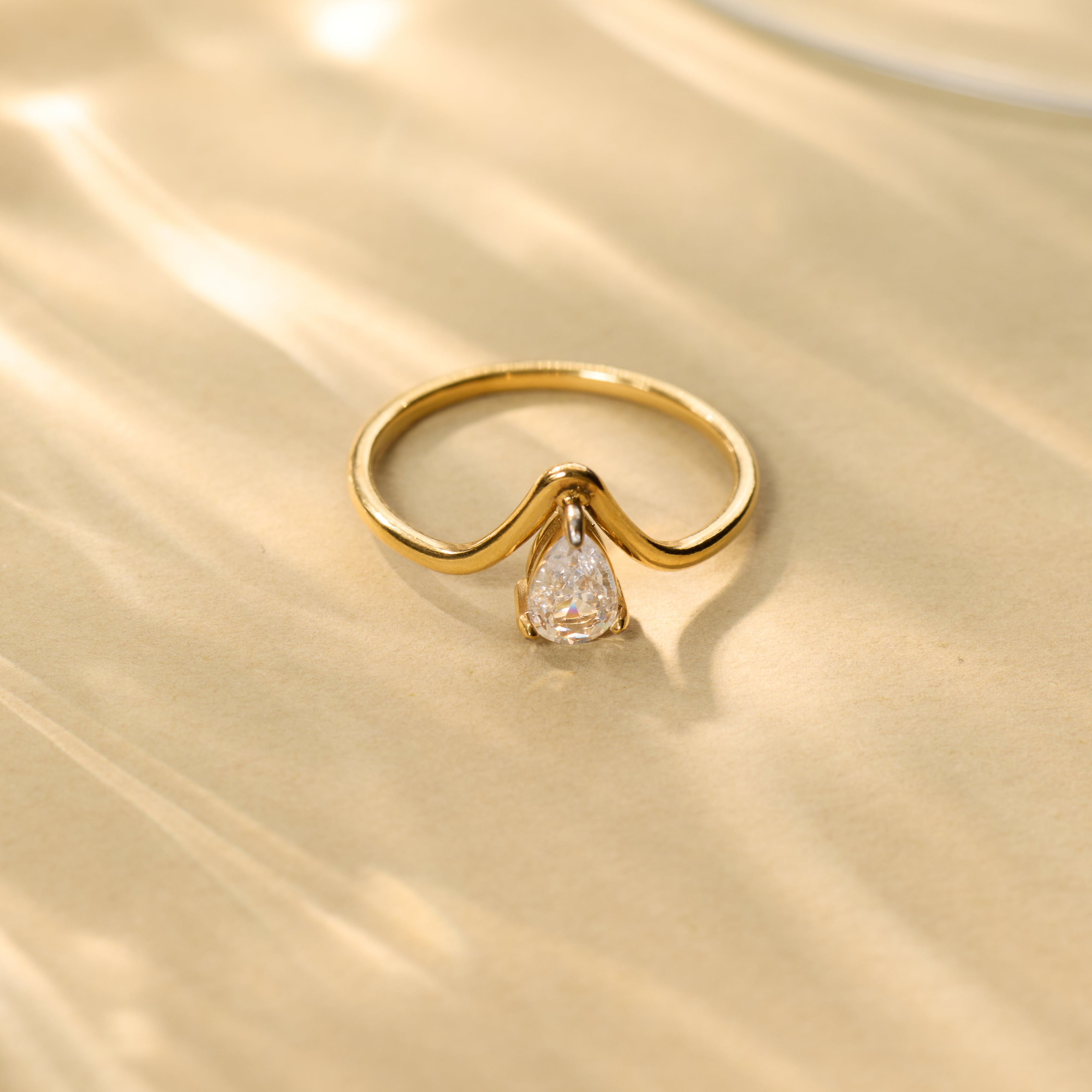 Gilded V-Pear Solitaire