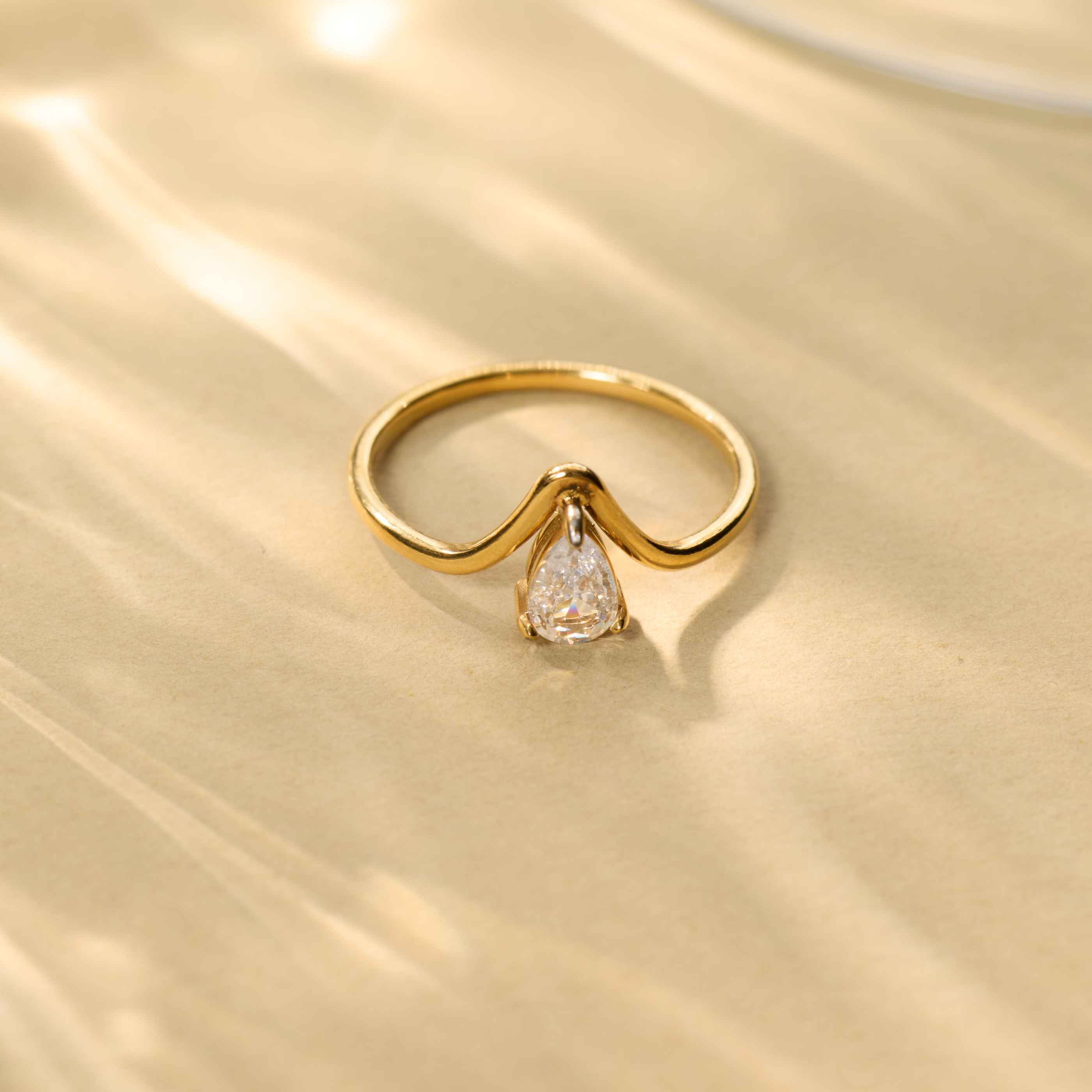 Gilded V-Pear Solitaire