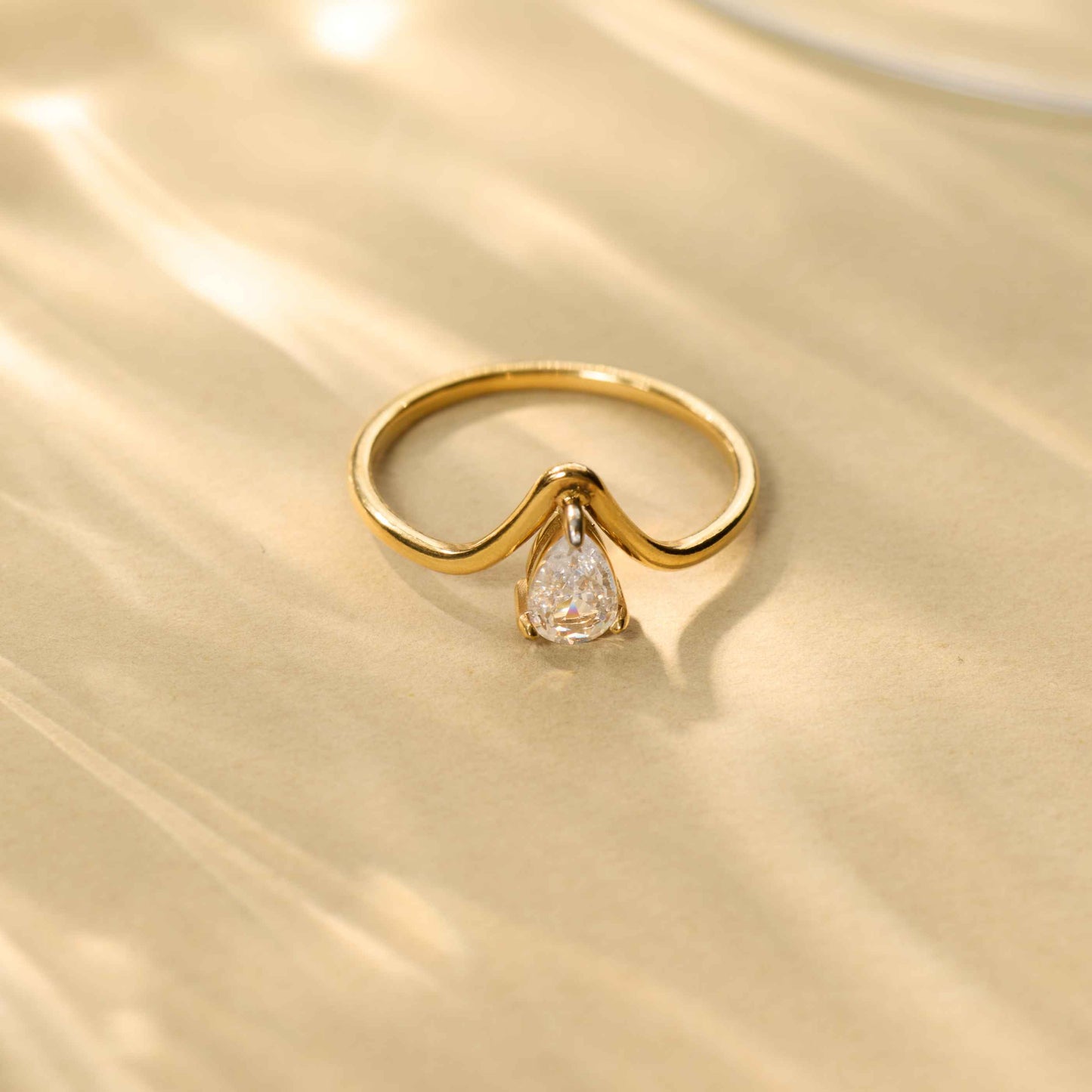 Gilded V-Pear Solitaire