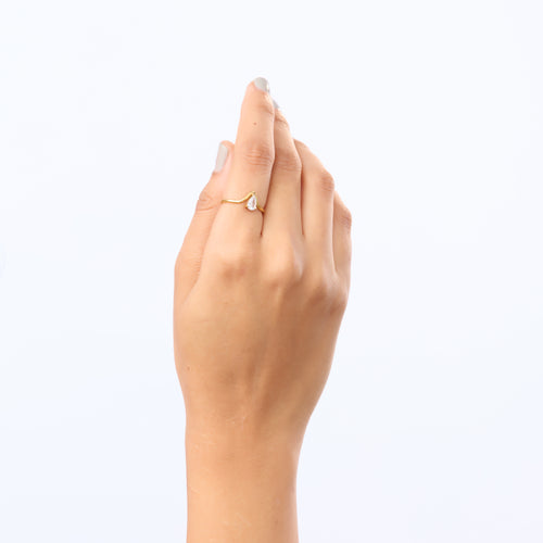 Gilded V-Pear Solitaire