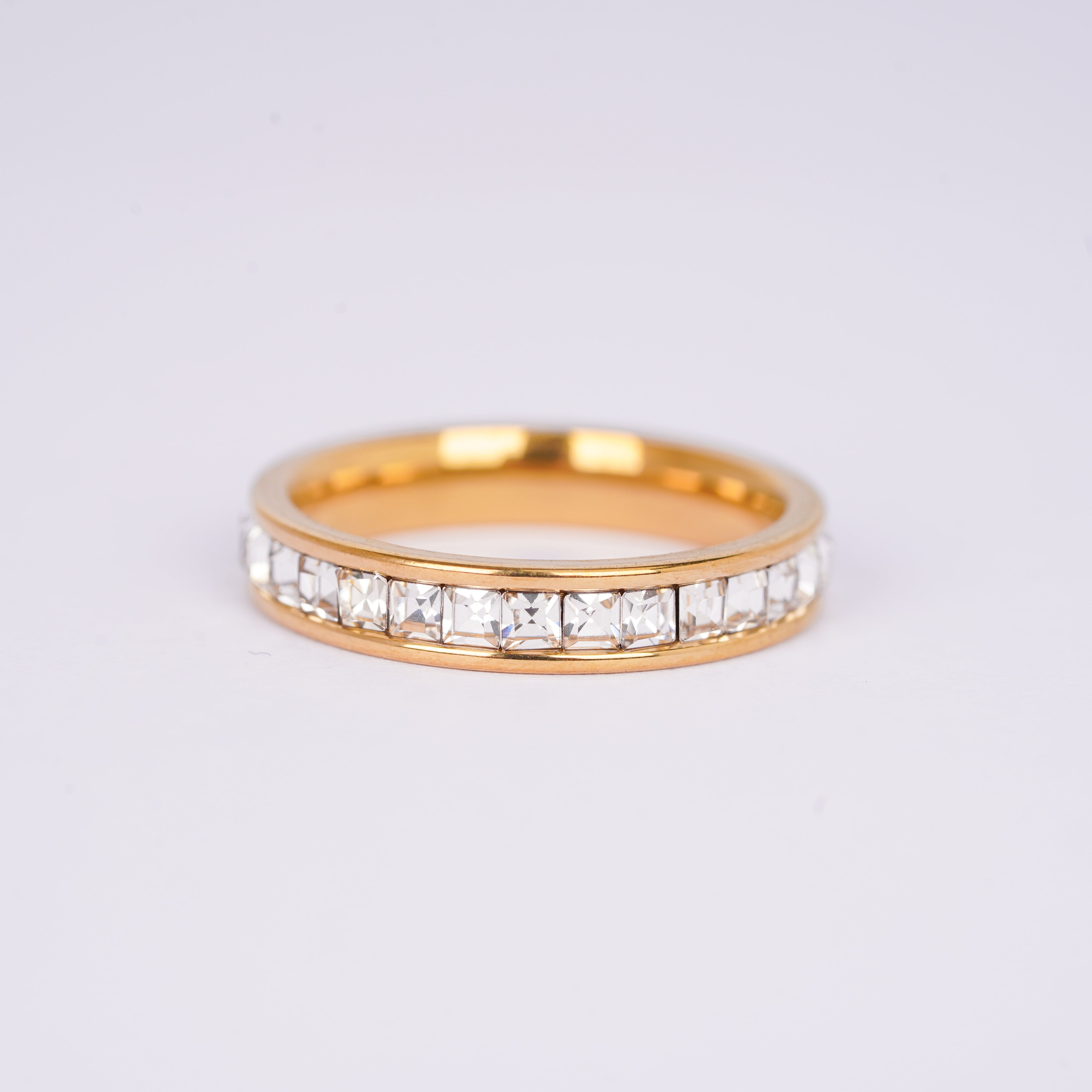 Elegant Crystal Inlay Gold Ring
