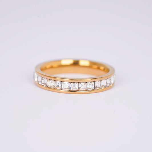 Elegant Crystal Inlay Gold Ring