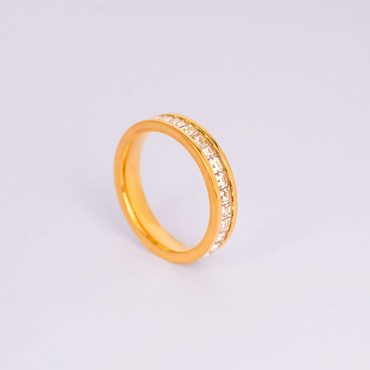 Elegant Crystal Inlay Gold Ring